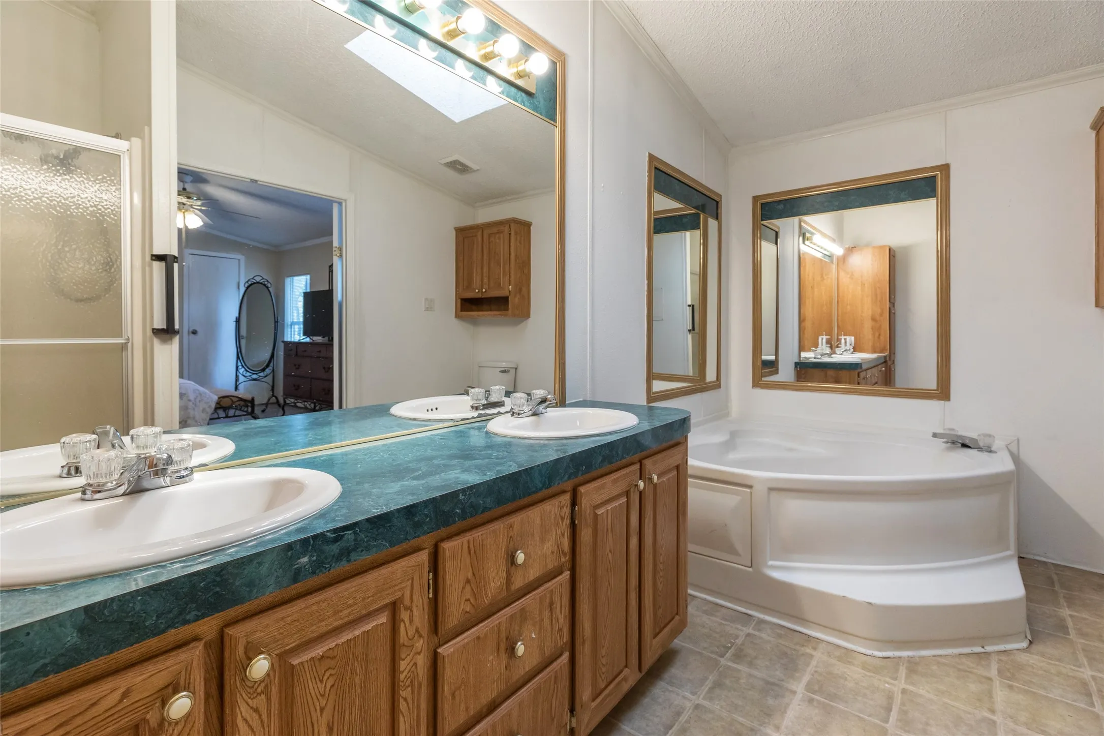 Manufactured Home For Sale in Jones County , 7256 Fm 3326 S, Hawley, Texas 79525, 3 Bedroom, 2 Bathroom, 1 Garage spaces, 1,568 Sqft, built in 1996, mls#21182780, Real Estate Agent in Hawley, Homes For Sale in Jones county, Homes For Sale in Hawley, Realtor in Hawley Texas, Real Estate Brokerage Independent Realty Texas, Luminita Cordes Realtor
