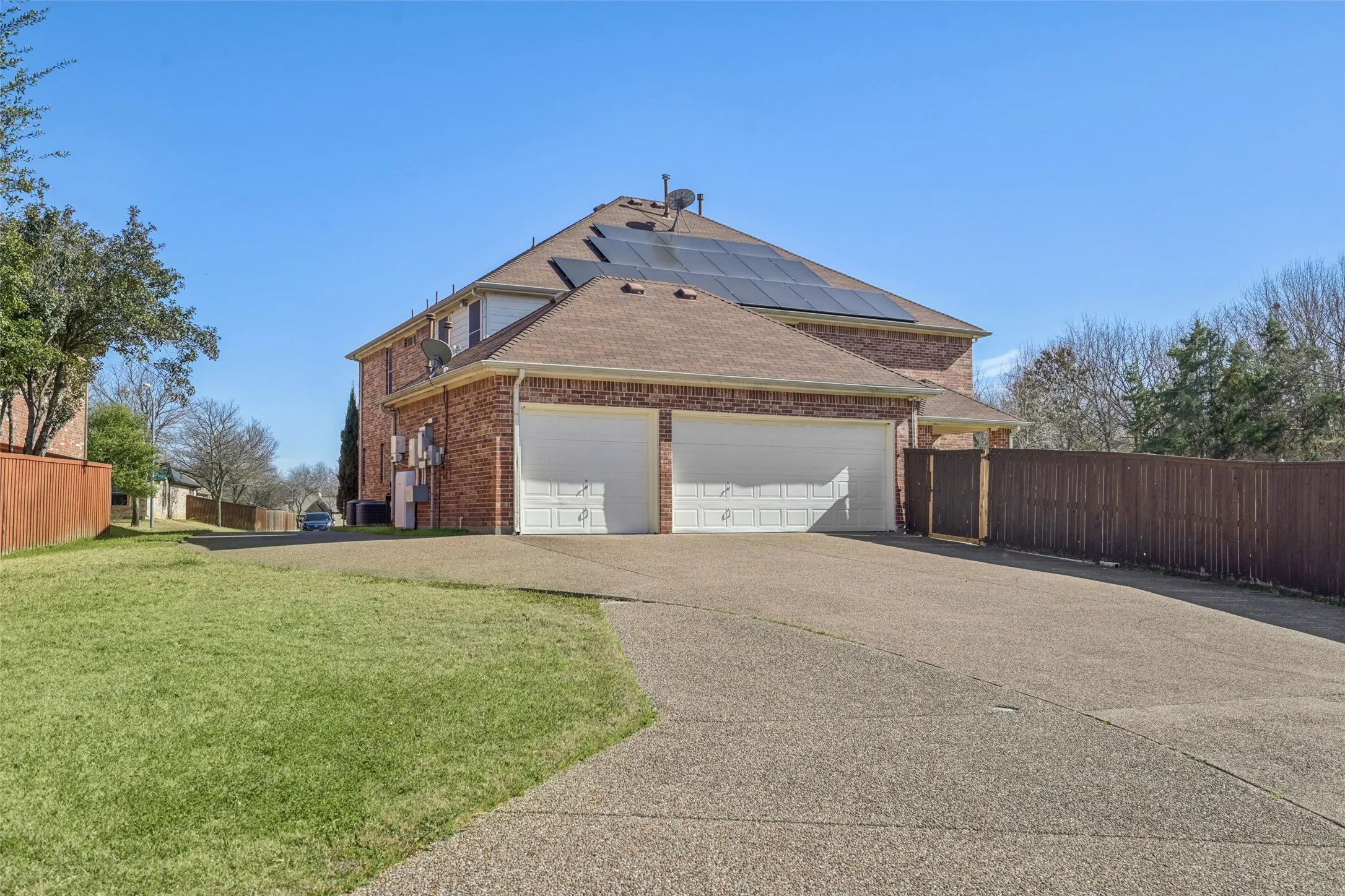 Single Family Residence For Sale in Dallas County , 601 Belclaire Terrace, De Soto, Texas 75115, 5 Bedroom, 4 Bathroom, 3 Garage spaces, 4,098 Sqft, built in 2003, mls#21185326, Real Estate Agent in De Soto, Homes For Sale in Dallas county, Homes For Sale in De Soto, Realtor in De Soto Texas, Real Estate Brokerage Independent Realty Texas, Luminita Cordes Realtor