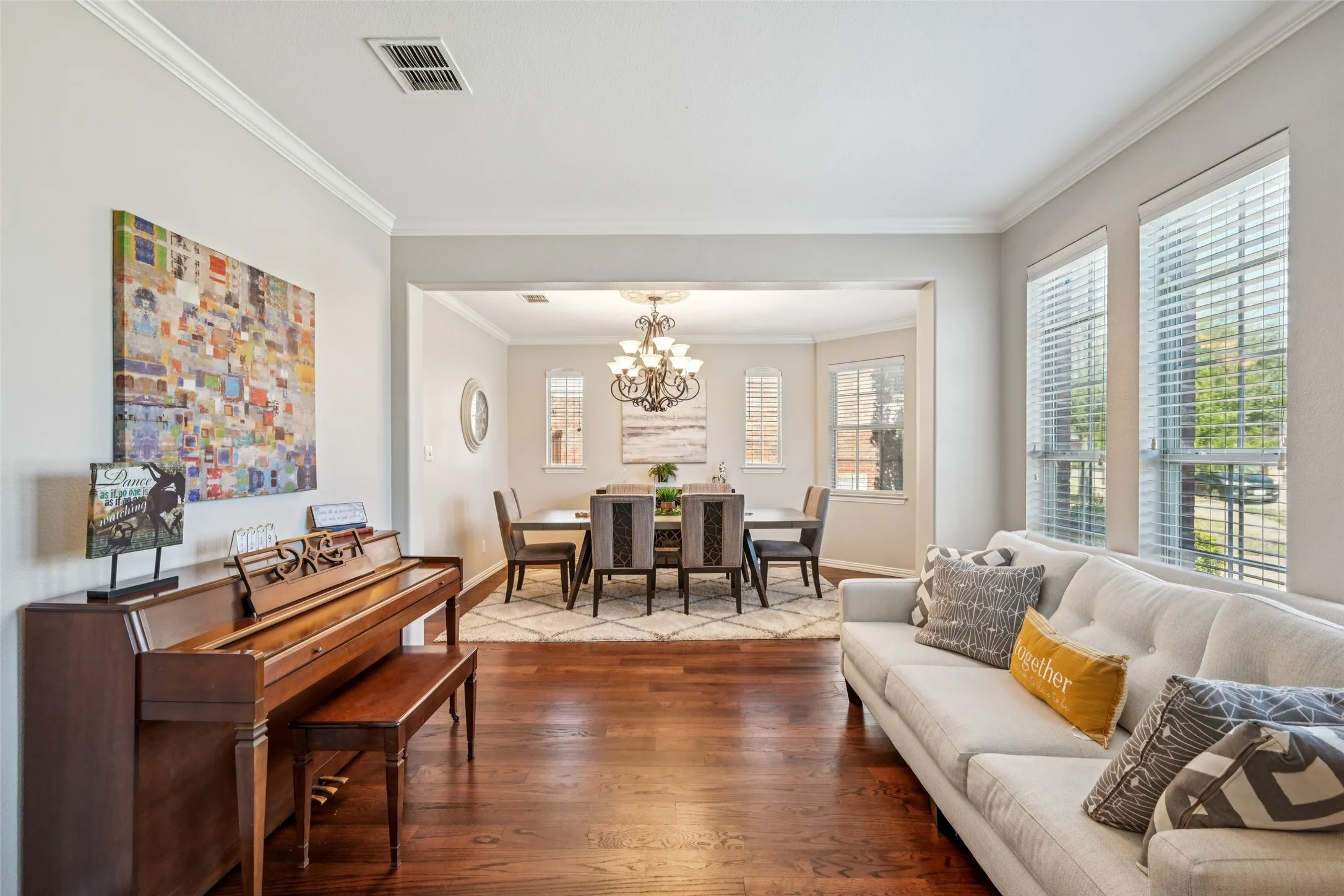 Single Family Residence For Sale in Dallas County , 601 Belclaire Terrace, De Soto, Texas 75115, 5 Bedroom, 4 Bathroom, 3 Garage spaces, 4,098 Sqft, built in 2003, mls#21185326, Real Estate Agent in De Soto, Homes For Sale in Dallas county, Homes For Sale in De Soto, Realtor in De Soto Texas, Real Estate Brokerage Independent Realty Texas, Luminita Cordes Realtor