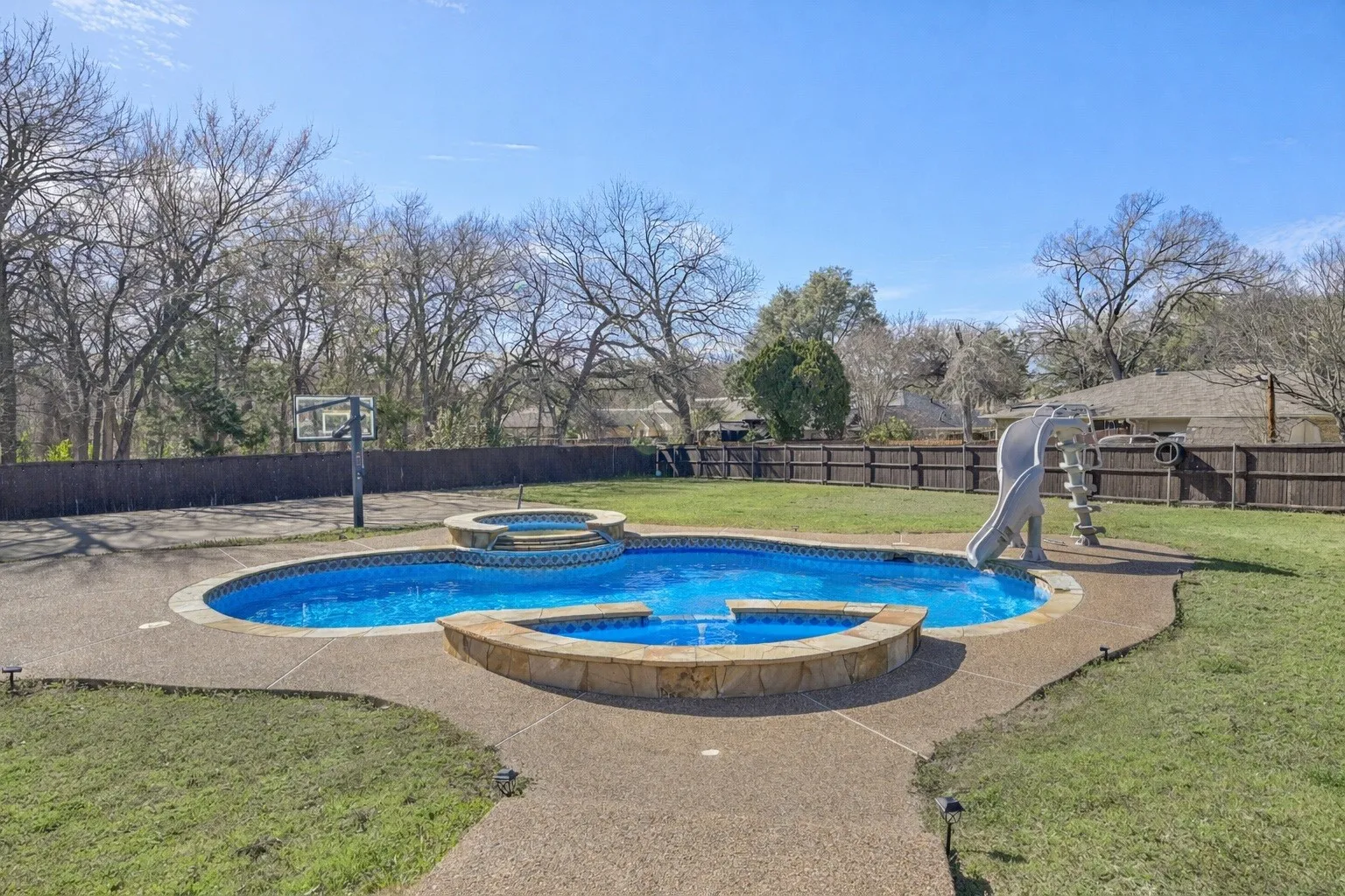 Single Family Residence For Sale in Dallas County , 601 Belclaire Terrace, De Soto, Texas 75115, 5 Bedroom, 4 Bathroom, 3 Garage spaces, 4,098 Sqft, built in 2003, mls#21185326, Real Estate Agent in De Soto, Homes For Sale in Dallas county, Homes For Sale in De Soto, Realtor in De Soto Texas, Real Estate Brokerage Independent Realty Texas, Luminita Cordes Realtor