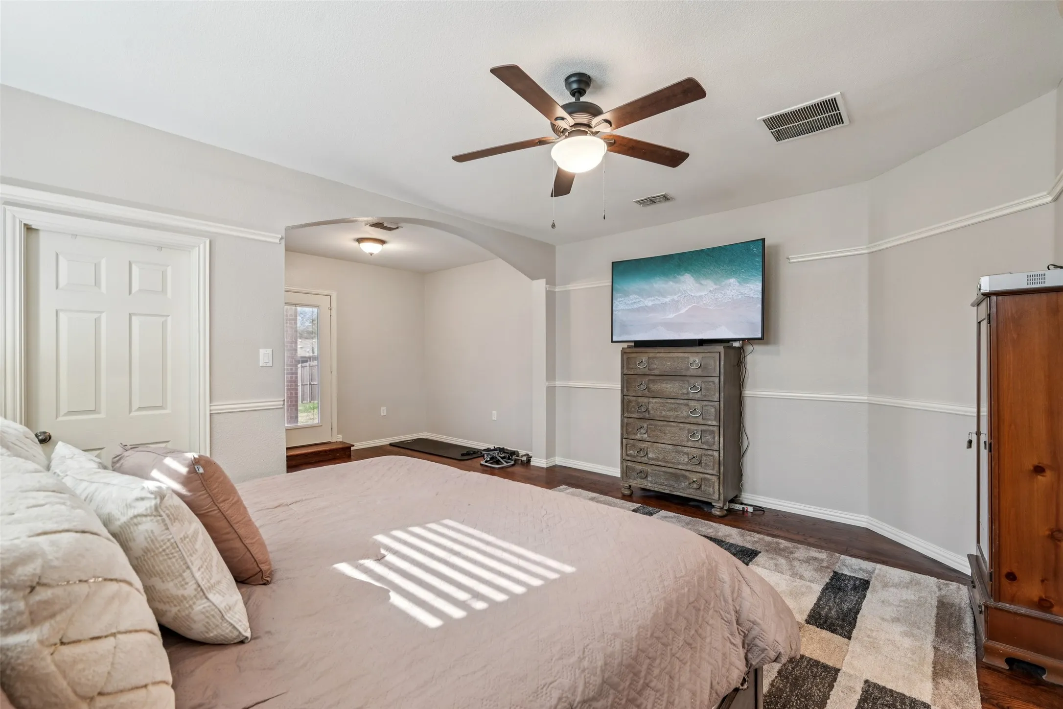 Single Family Residence For Sale in Dallas County , 601 Belclaire Terrace, De Soto, Texas 75115, 5 Bedroom, 4 Bathroom, 3 Garage spaces, 4,098 Sqft, built in 2003, mls#21185326, Real Estate Agent in De Soto, Homes For Sale in Dallas county, Homes For Sale in De Soto, Realtor in De Soto Texas, Real Estate Brokerage Independent Realty Texas, Luminita Cordes Realtor