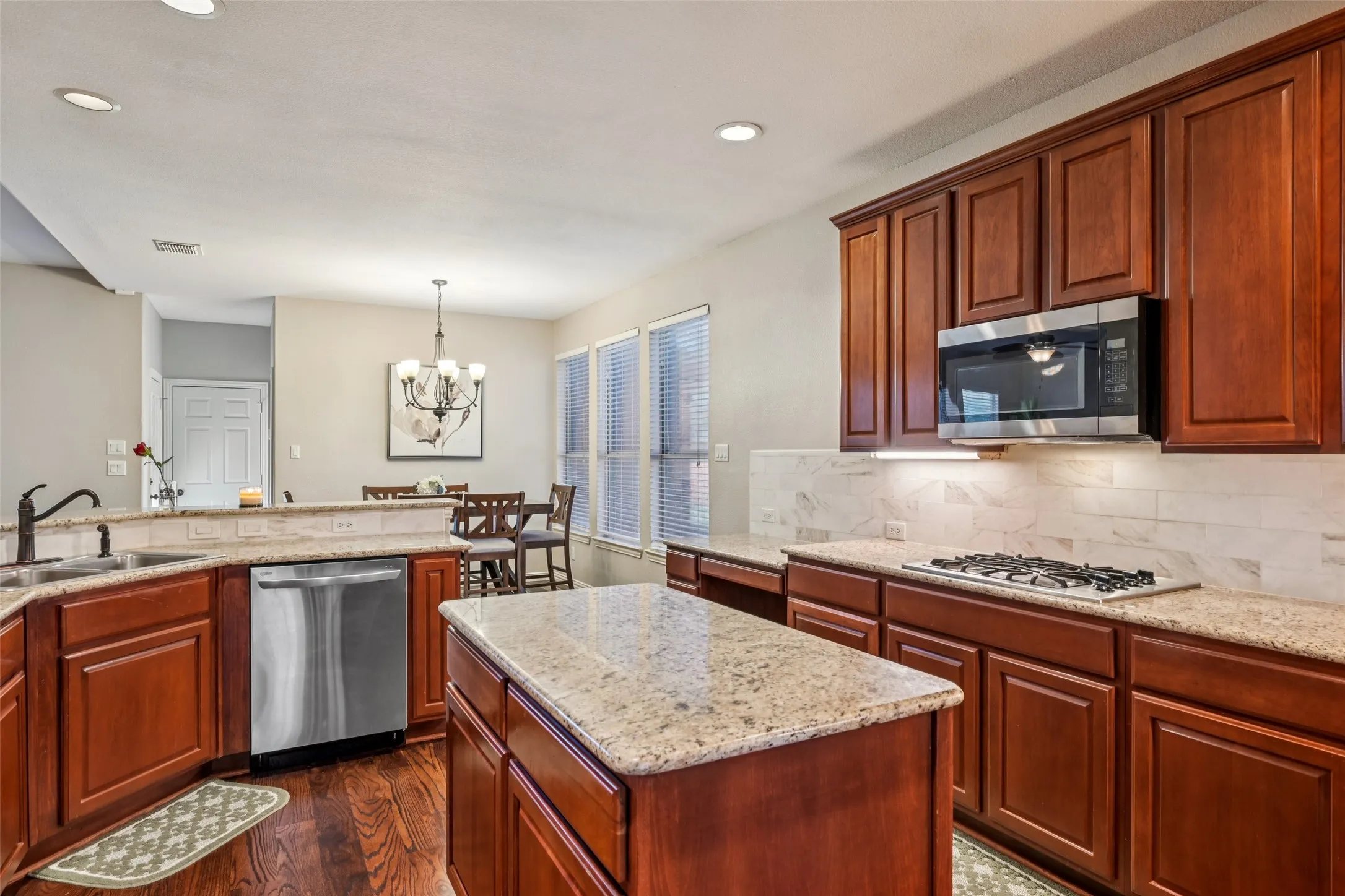 Single Family Residence For Sale in Dallas County , 601 Belclaire Terrace, De Soto, Texas 75115, 5 Bedroom, 4 Bathroom, 3 Garage spaces, 4,098 Sqft, built in 2003, mls#21185326, Real Estate Agent in De Soto, Homes For Sale in Dallas county, Homes For Sale in De Soto, Realtor in De Soto Texas, Real Estate Brokerage Independent Realty Texas, Luminita Cordes Realtor