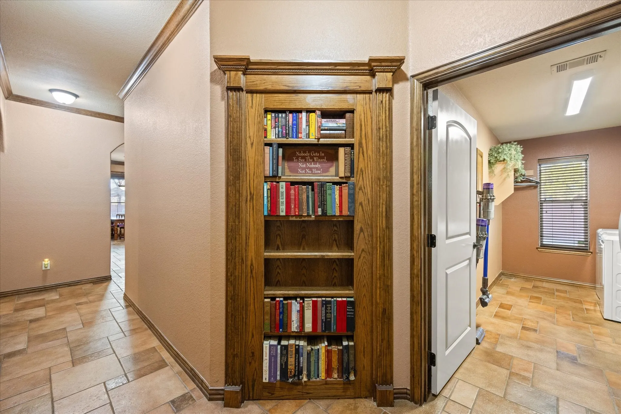 Single Family Residence For Sale in Hood County , 3100 Rim Rock Court, Granbury, Texas 76049, 3 Bedroom, 3 Bathroom, 3 Garage spaces, 2,462 Sqft, built in 2006, Preowned, mls#21183487, Real Estate Agent in Granbury, Homes For Sale in Hood county, Homes For Sale in Granbury, Realtor in Granbury Texas, Real Estate Brokerage Independent Realty Texas, Luminita Cordes Realtor