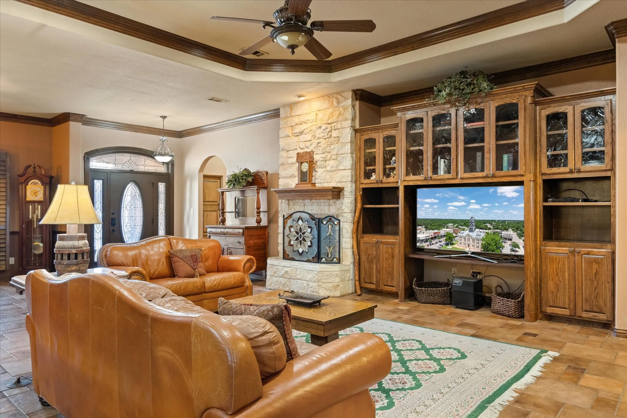 Single Family Residence For Sale in Hood County , 3100 Rim Rock Court, Granbury, Texas 76049, 3 Bedroom, 3 Bathroom, 3 Garage spaces, 2,462 Sqft, built in 2006, Preowned, mls#21183487, Real Estate Agent in Granbury, Homes For Sale in Hood county, Homes For Sale in Granbury, Realtor in Granbury Texas, Real Estate Brokerage Independent Realty Texas, Luminita Cordes Realtor