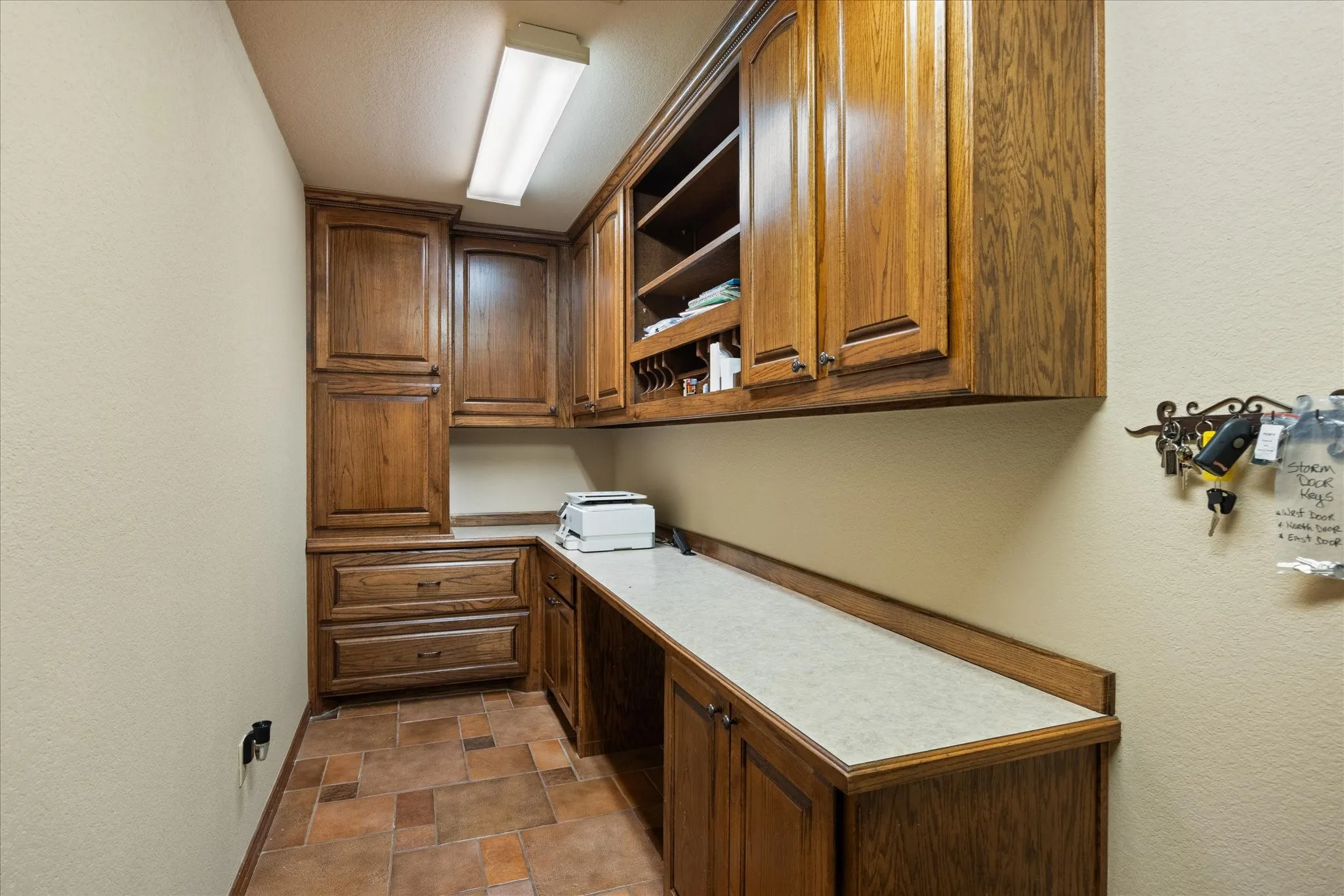 Single Family Residence For Sale in Hood County , 3100 Rim Rock Court, Granbury, Texas 76049, 3 Bedroom, 3 Bathroom, 3 Garage spaces, 2,462 Sqft, built in 2006, Preowned, mls#21183487, Real Estate Agent in Granbury, Homes For Sale in Hood county, Homes For Sale in Granbury, Realtor in Granbury Texas, Real Estate Brokerage Independent Realty Texas, Luminita Cordes Realtor