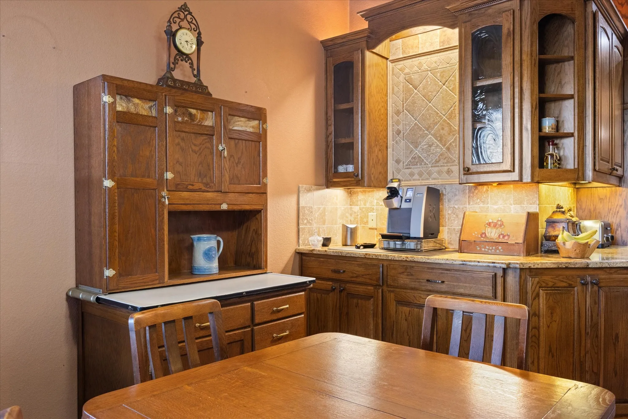 Single Family Residence For Sale in Hood County , 3100 Rim Rock Court, Granbury, Texas 76049, 3 Bedroom, 3 Bathroom, 3 Garage spaces, 2,462 Sqft, built in 2006, Preowned, mls#21183487, Real Estate Agent in Granbury, Homes For Sale in Hood county, Homes For Sale in Granbury, Realtor in Granbury Texas, Real Estate Brokerage Independent Realty Texas, Luminita Cordes Realtor