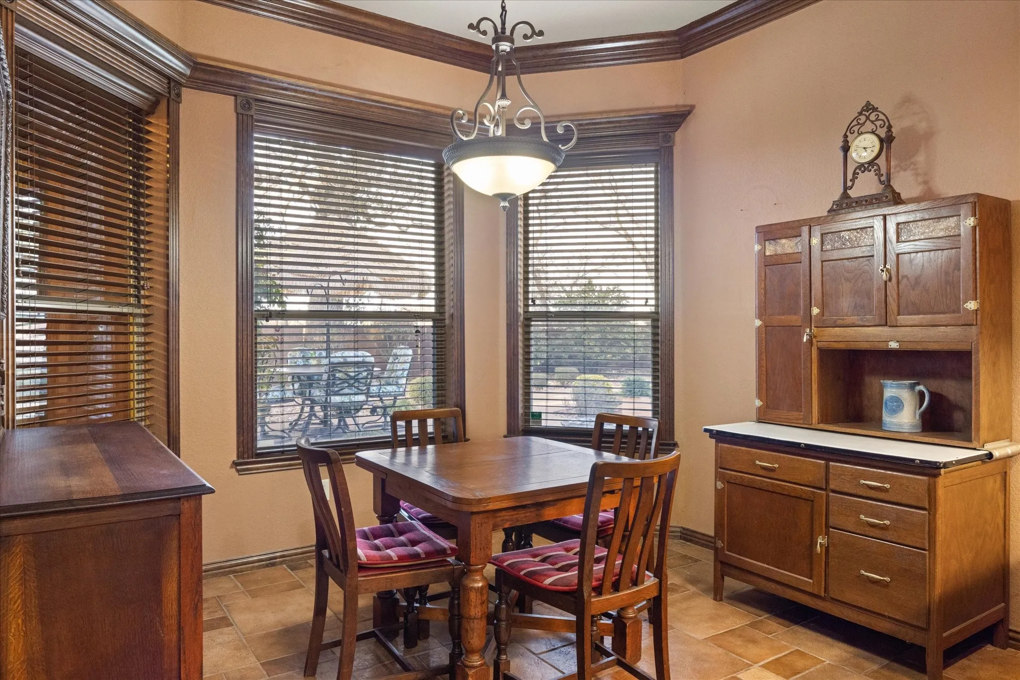 Single Family Residence For Sale in Hood County , 3100 Rim Rock Court, Granbury, Texas 76049, 3 Bedroom, 3 Bathroom, 3 Garage spaces, 2,462 Sqft, built in 2006, Preowned, mls#21183487, Real Estate Agent in Granbury, Homes For Sale in Hood county, Homes For Sale in Granbury, Realtor in Granbury Texas, Real Estate Brokerage Independent Realty Texas, Luminita Cordes Realtor