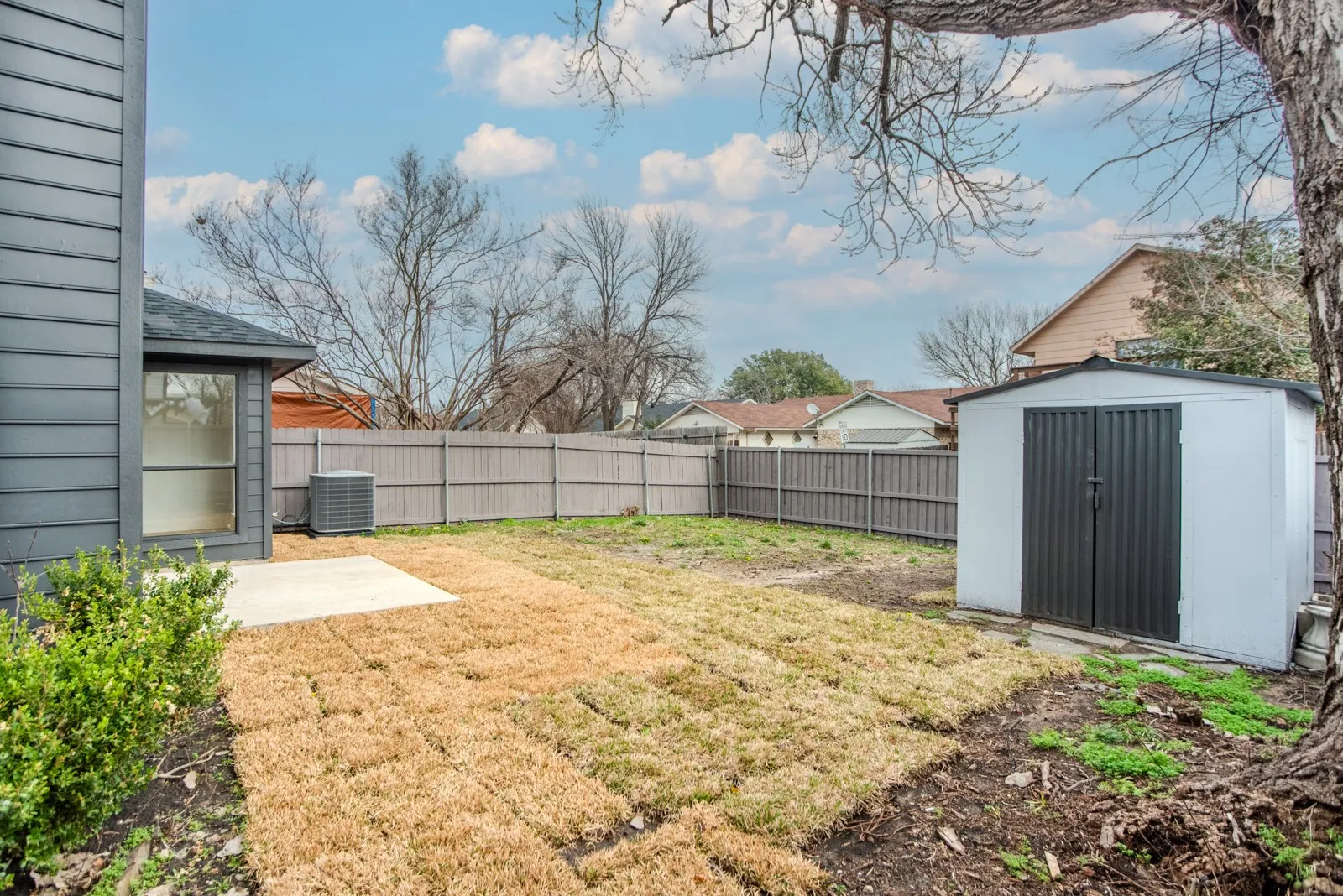 Single Family Residence For Sale in Dallas County , 703 Meadowcreek Court, Garland, Texas 75043, 3 Bedroom, 3 Bathroom, 2 Garage spaces, 1,576 Sqft, built in 1986, mls#21185621, Real Estate Agent in Garland, Homes For Sale in Dallas county, Homes For Sale in Garland, Realtor in Garland Texas, Real Estate Brokerage Independent Realty Texas, Luminita Cordes Realtor