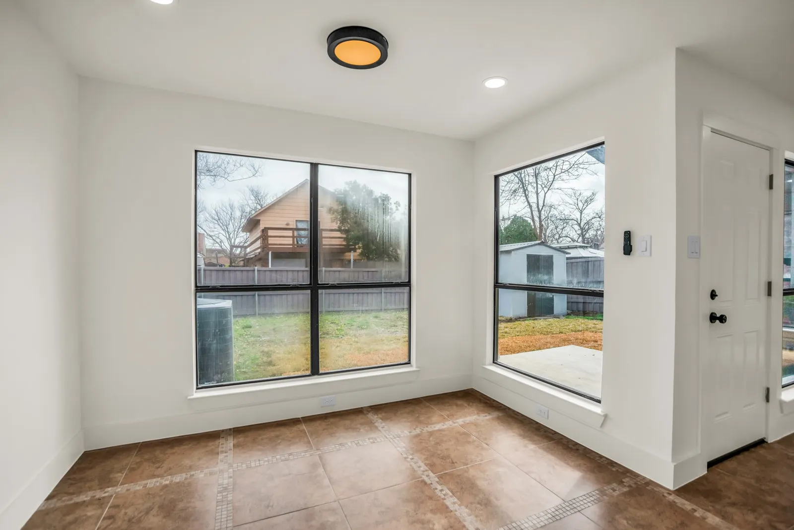 Single Family Residence For Sale in Dallas County , 703 Meadowcreek Court, Garland, Texas 75043, 3 Bedroom, 3 Bathroom, 2 Garage spaces, 1,576 Sqft, built in 1986, mls#21185621, Real Estate Agent in Garland, Homes For Sale in Dallas county, Homes For Sale in Garland, Realtor in Garland Texas, Real Estate Brokerage Independent Realty Texas, Luminita Cordes Realtor