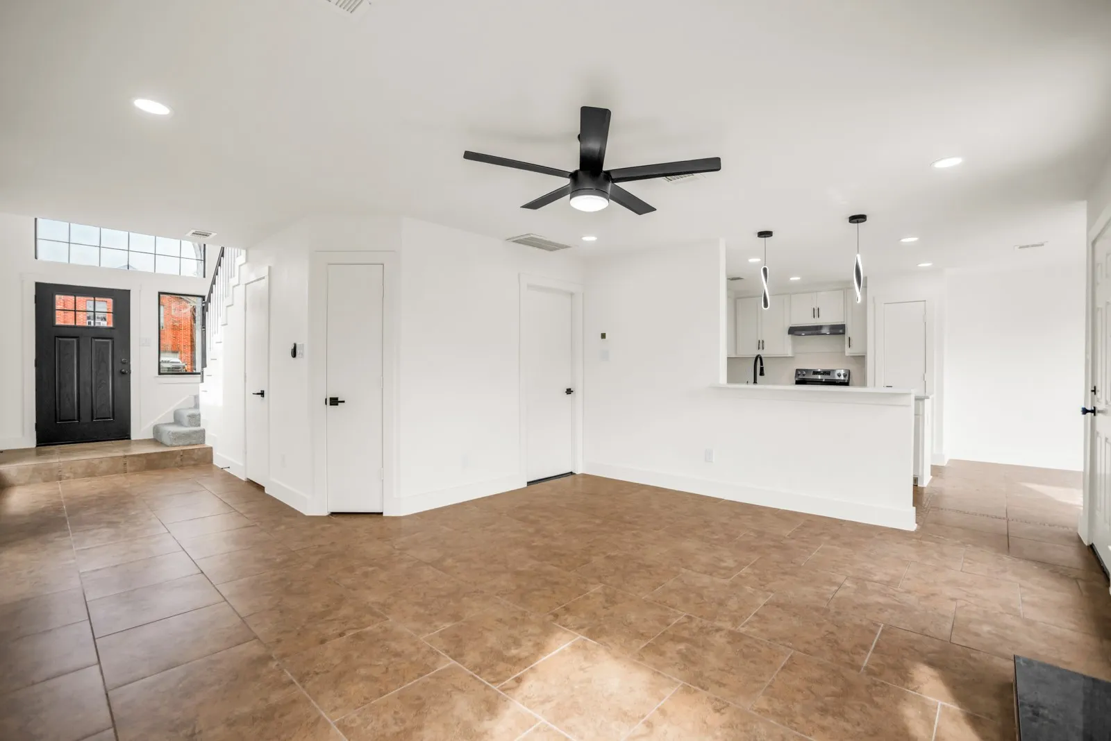 Single Family Residence For Sale in Dallas County , 703 Meadowcreek Court, Garland, Texas 75043, 3 Bedroom, 3 Bathroom, 2 Garage spaces, 1,576 Sqft, built in 1986, mls#21185621, Real Estate Agent in Garland, Homes For Sale in Dallas county, Homes For Sale in Garland, Realtor in Garland Texas, Real Estate Brokerage Independent Realty Texas, Luminita Cordes Realtor