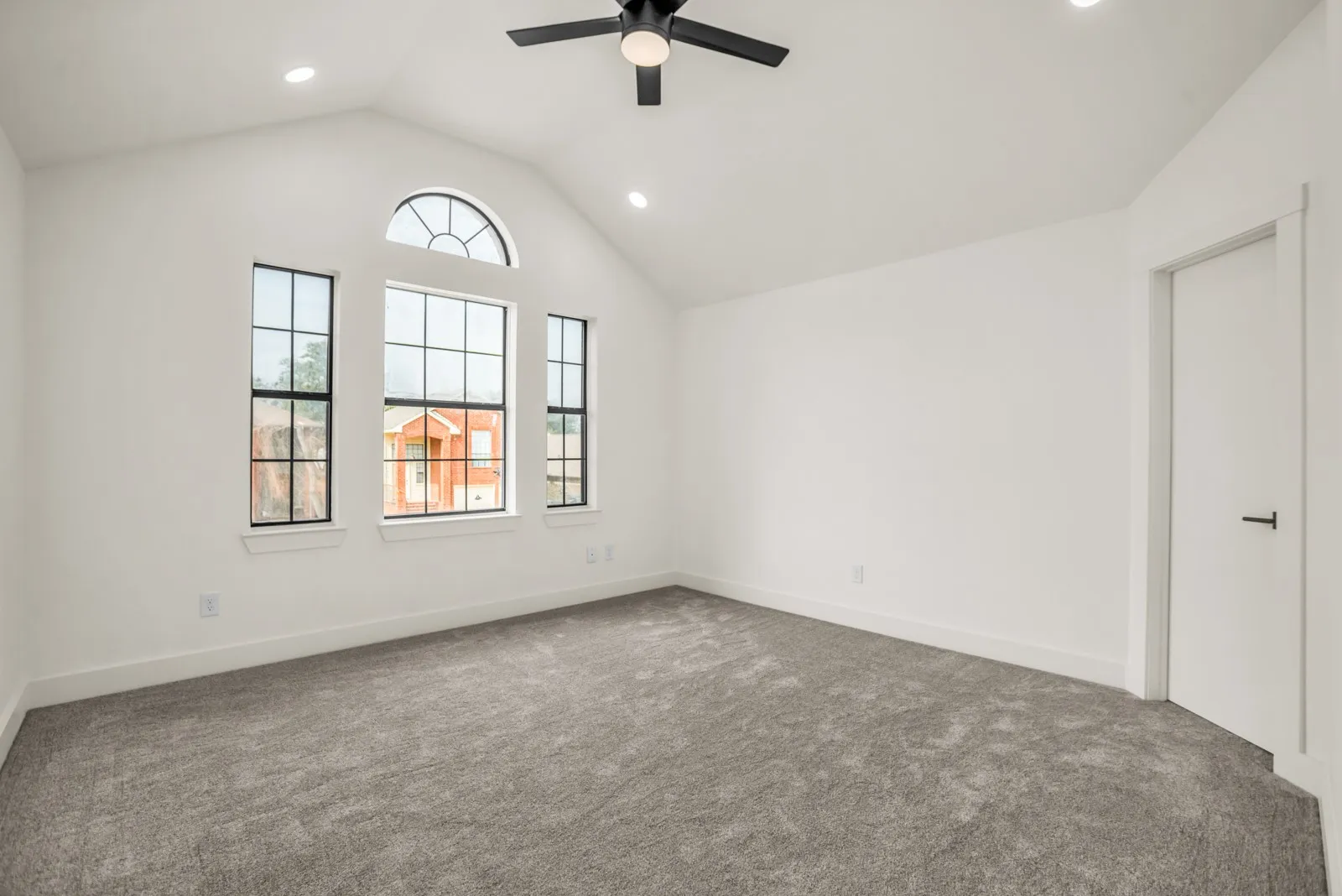 Single Family Residence For Sale in Dallas County , 703 Meadowcreek Court, Garland, Texas 75043, 3 Bedroom, 3 Bathroom, 2 Garage spaces, 1,576 Sqft, built in 1986, mls#21185621, Real Estate Agent in Garland, Homes For Sale in Dallas county, Homes For Sale in Garland, Realtor in Garland Texas, Real Estate Brokerage Independent Realty Texas, Luminita Cordes Realtor