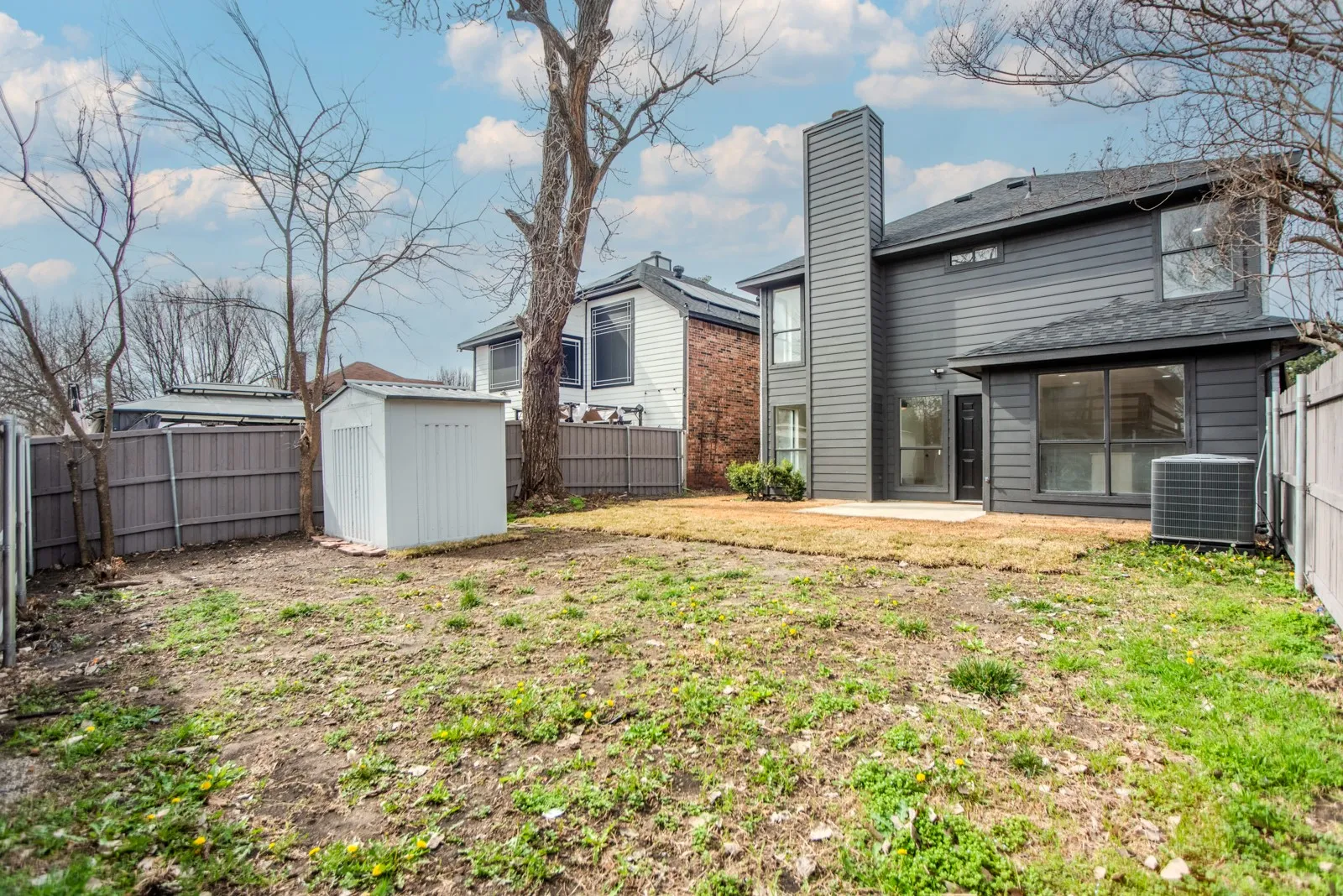 Single Family Residence For Sale in Dallas County , 703 Meadowcreek Court, Garland, Texas 75043, 3 Bedroom, 3 Bathroom, 2 Garage spaces, 1,576 Sqft, built in 1986, mls#21185621, Real Estate Agent in Garland, Homes For Sale in Dallas county, Homes For Sale in Garland, Realtor in Garland Texas, Real Estate Brokerage Independent Realty Texas, Luminita Cordes Realtor