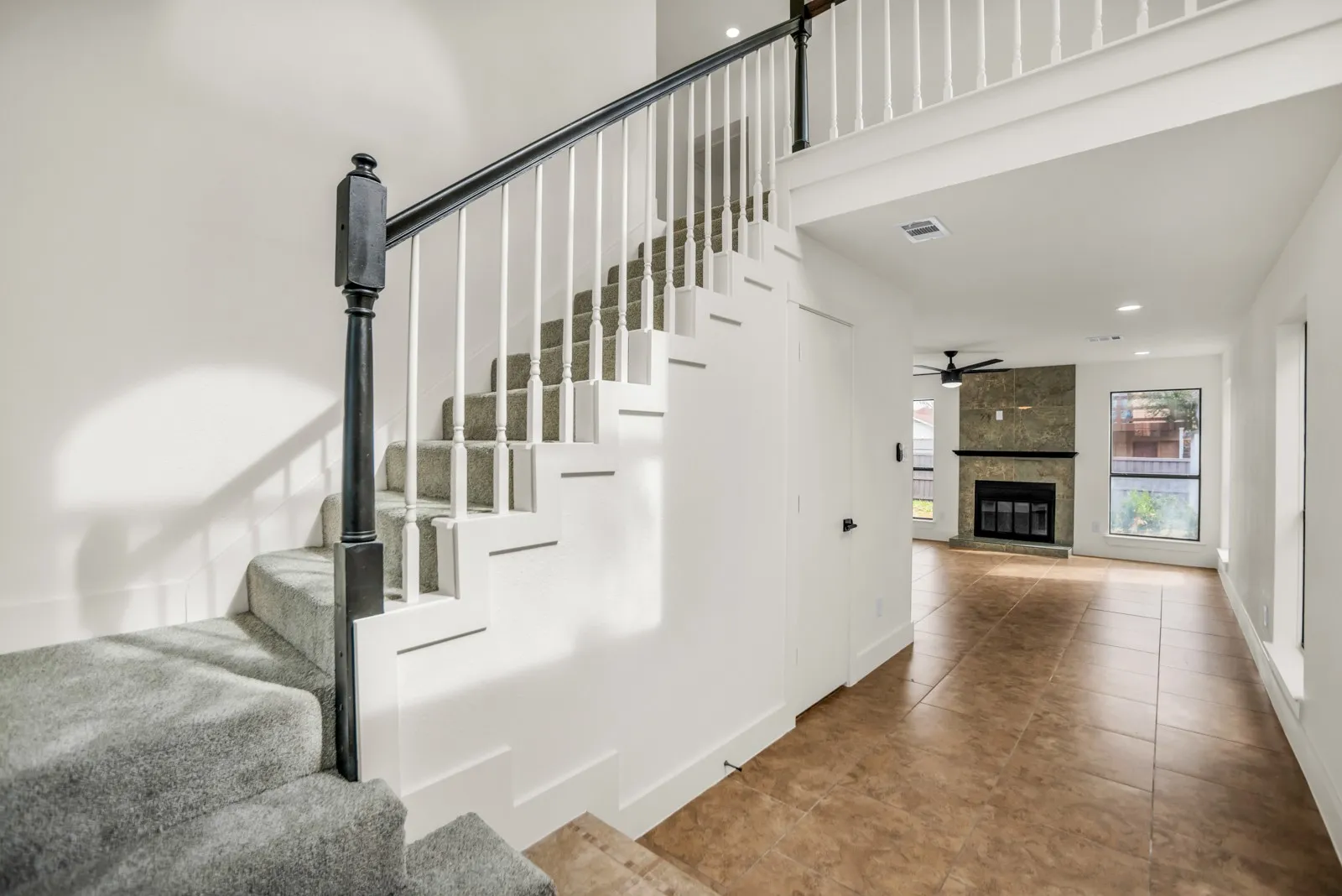 Single Family Residence For Sale in Dallas County , 703 Meadowcreek Court, Garland, Texas 75043, 3 Bedroom, 3 Bathroom, 2 Garage spaces, 1,576 Sqft, built in 1986, mls#21185621, Real Estate Agent in Garland, Homes For Sale in Dallas county, Homes For Sale in Garland, Realtor in Garland Texas, Real Estate Brokerage Independent Realty Texas, Luminita Cordes Realtor