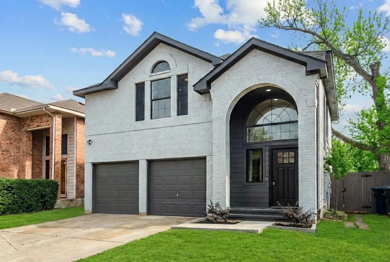 Single Family Residence For Sale in Dallas County , 703 Meadowcreek Court, Garland, Texas 75043, 3 Bedroom, 3 Bathroom, 2 Garage spaces, 1,576 Sqft, built in 1986, mls#21185621, Real Estate Agent in Garland, Homes For Sale in Dallas county, Homes For Sale in Garland, Realtor in Garland Texas, Real Estate Brokerage Independent Realty Texas, Luminita Cordes Realtor