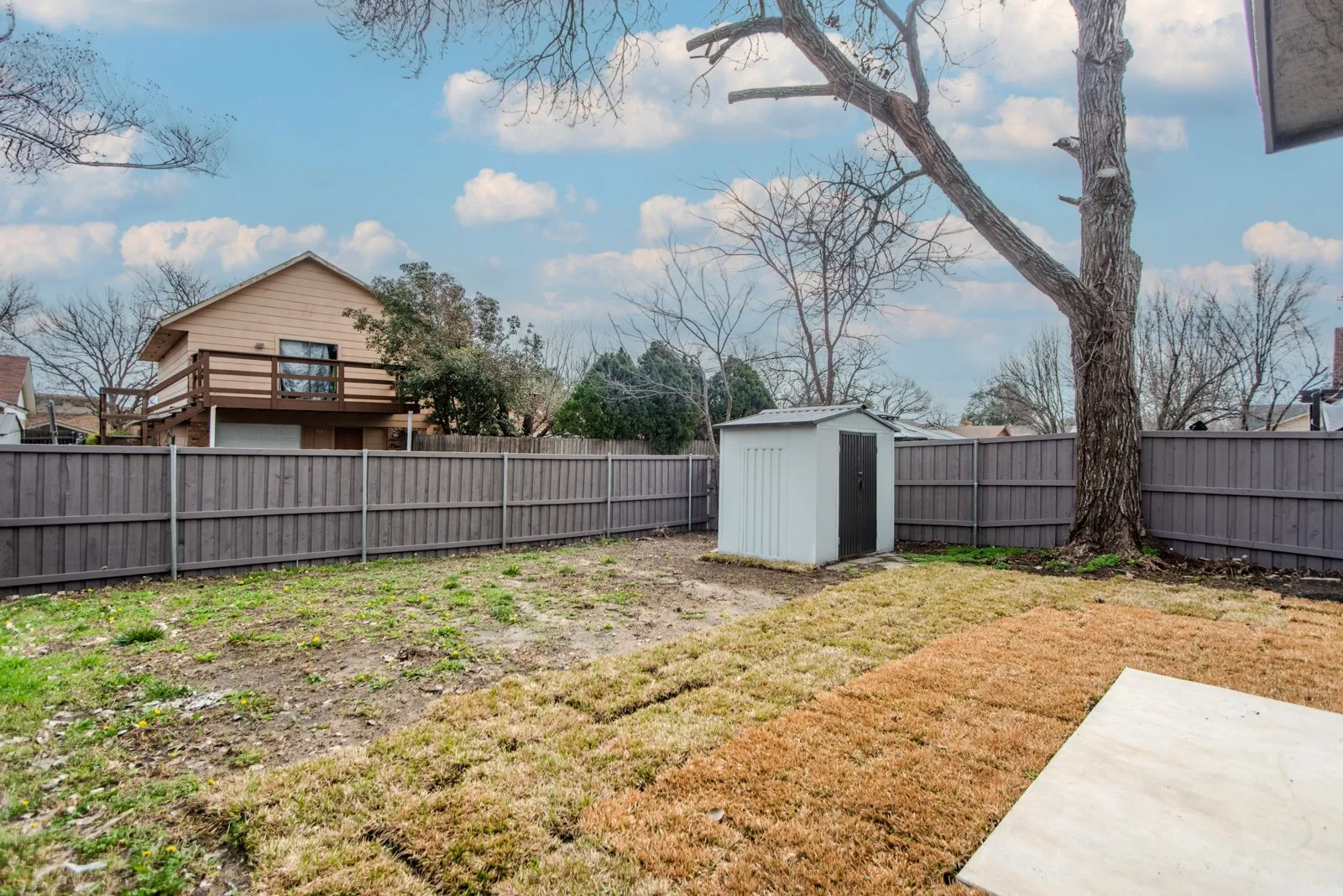 Single Family Residence For Sale in Dallas County , 703 Meadowcreek Court, Garland, Texas 75043, 3 Bedroom, 3 Bathroom, 2 Garage spaces, 1,576 Sqft, built in 1986, mls#21185621, Real Estate Agent in Garland, Homes For Sale in Dallas county, Homes For Sale in Garland, Realtor in Garland Texas, Real Estate Brokerage Independent Realty Texas, Luminita Cordes Realtor