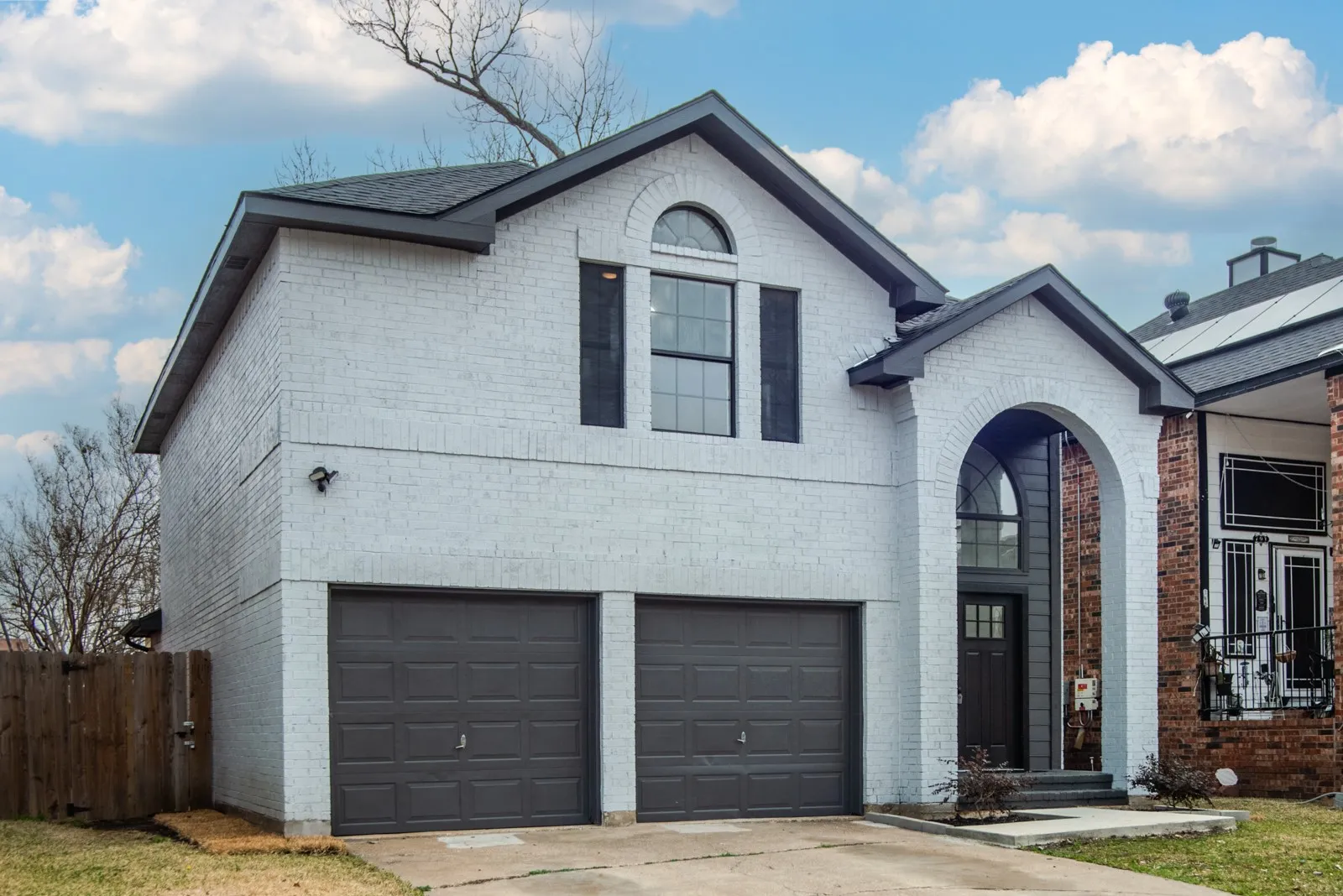 Single Family Residence For Sale in Dallas County , 703 Meadowcreek Court, Garland, Texas 75043, 3 Bedroom, 3 Bathroom, 2 Garage spaces, 1,576 Sqft, built in 1986, mls#21185621, Real Estate Agent in Garland, Homes For Sale in Dallas county, Homes For Sale in Garland, Realtor in Garland Texas, Real Estate Brokerage Independent Realty Texas, Luminita Cordes Realtor