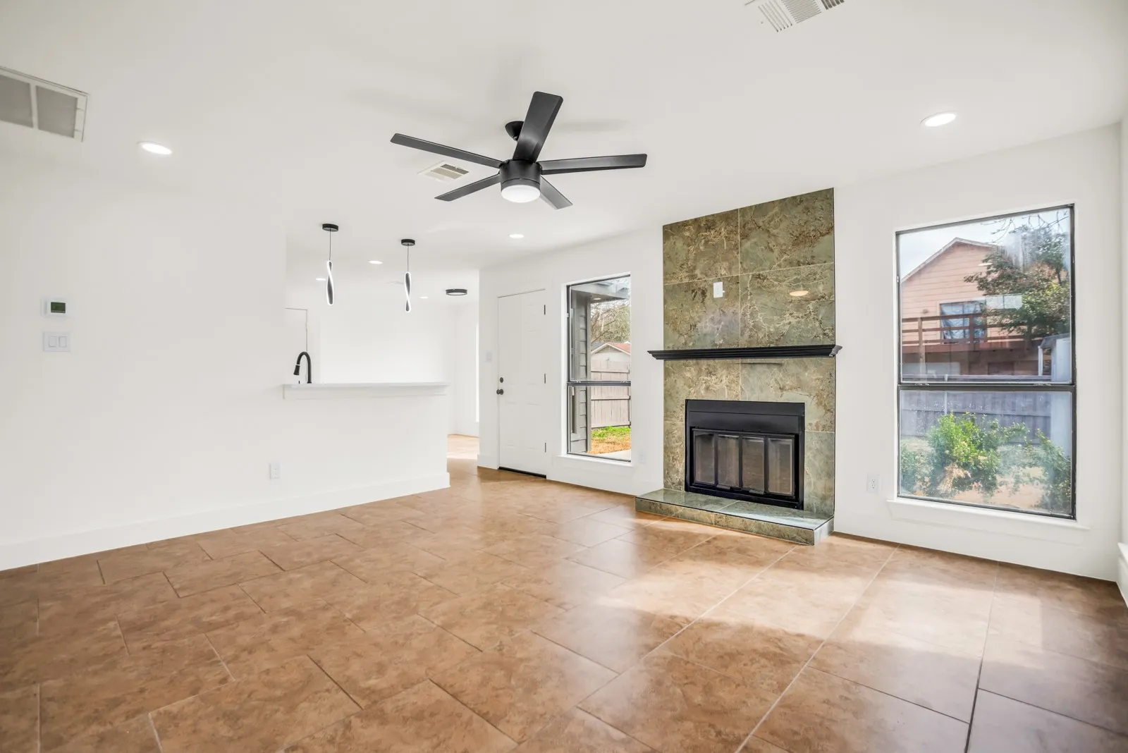 Single Family Residence For Sale in Dallas County , 703 Meadowcreek Court, Garland, Texas 75043, 3 Bedroom, 3 Bathroom, 2 Garage spaces, 1,576 Sqft, built in 1986, mls#21185621, Real Estate Agent in Garland, Homes For Sale in Dallas county, Homes For Sale in Garland, Realtor in Garland Texas, Real Estate Brokerage Independent Realty Texas, Luminita Cordes Realtor