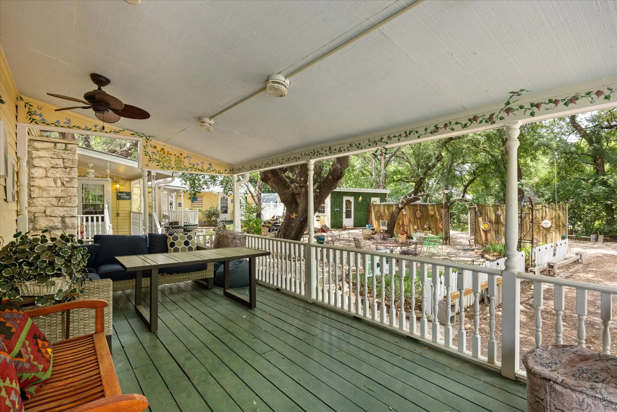 Hotel/Motel For Sale in Hood County , 1002 W Pearl Street, Granbury, Texas 76048, 0, 0, Garage spaces, 3,915 Sqft, built in 1910, Preowned, mls#21185594, Real Estate Agent in Granbury, Homes For Sale in Hood county, Homes For Sale in Granbury, Realtor in Granbury Texas, Real Estate Brokerage Independent Realty Texas, Luminita Cordes Realtor
