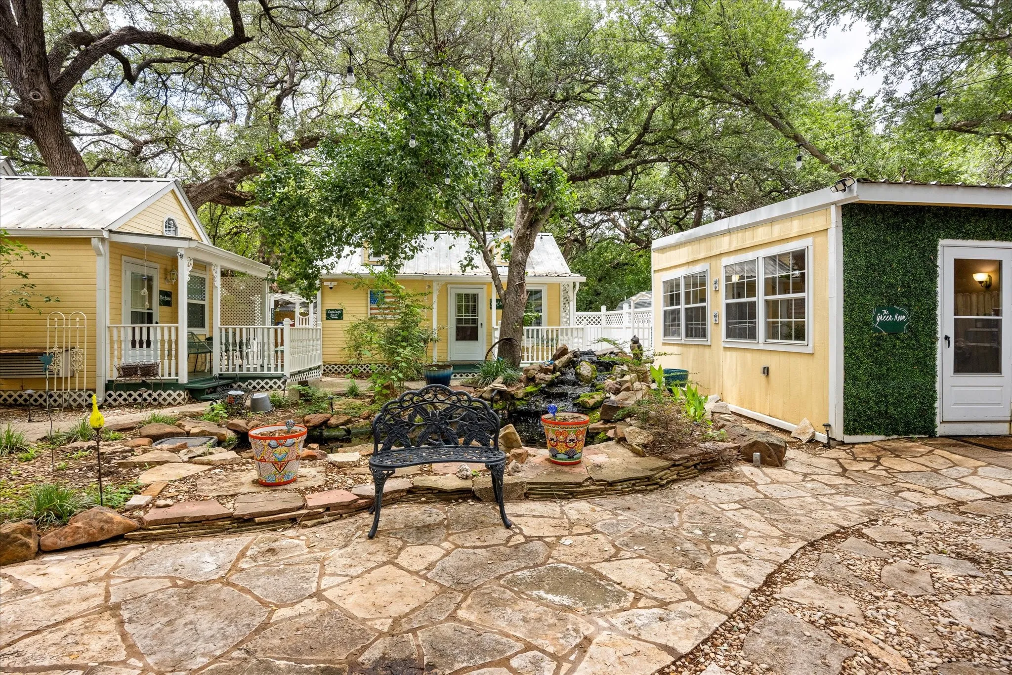 Hotel/Motel For Sale in Hood County , 1002 W Pearl Street, Granbury, Texas 76048, 0, 0, Garage spaces, 3,915 Sqft, built in 1910, Preowned, mls#21185594, Real Estate Agent in Granbury, Homes For Sale in Hood county, Homes For Sale in Granbury, Realtor in Granbury Texas, Real Estate Brokerage Independent Realty Texas, Luminita Cordes Realtor