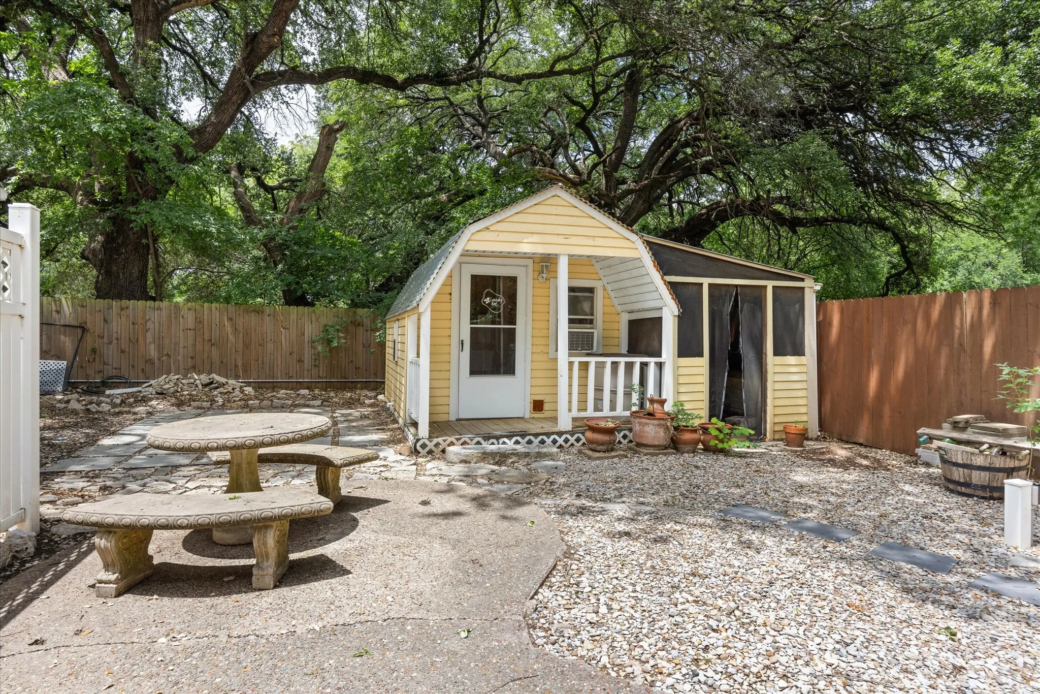 Hotel/Motel For Sale in Hood County , 1002 W Pearl Street, Granbury, Texas 76048, 0, 0, Garage spaces, 3,915 Sqft, built in 1910, Preowned, mls#21185594, Real Estate Agent in Granbury, Homes For Sale in Hood county, Homes For Sale in Granbury, Realtor in Granbury Texas, Real Estate Brokerage Independent Realty Texas, Luminita Cordes Realtor