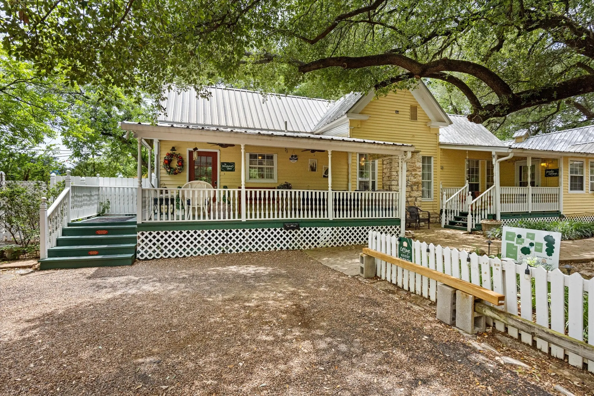 Hotel/Motel For Sale in Hood County , 1002 W Pearl Street, Granbury, Texas 76048, 0, 0, Garage spaces, 3,915 Sqft, built in 1910, Preowned, mls#21185594, Real Estate Agent in Granbury, Homes For Sale in Hood county, Homes For Sale in Granbury, Realtor in Granbury Texas, Real Estate Brokerage Independent Realty Texas, Luminita Cordes Realtor