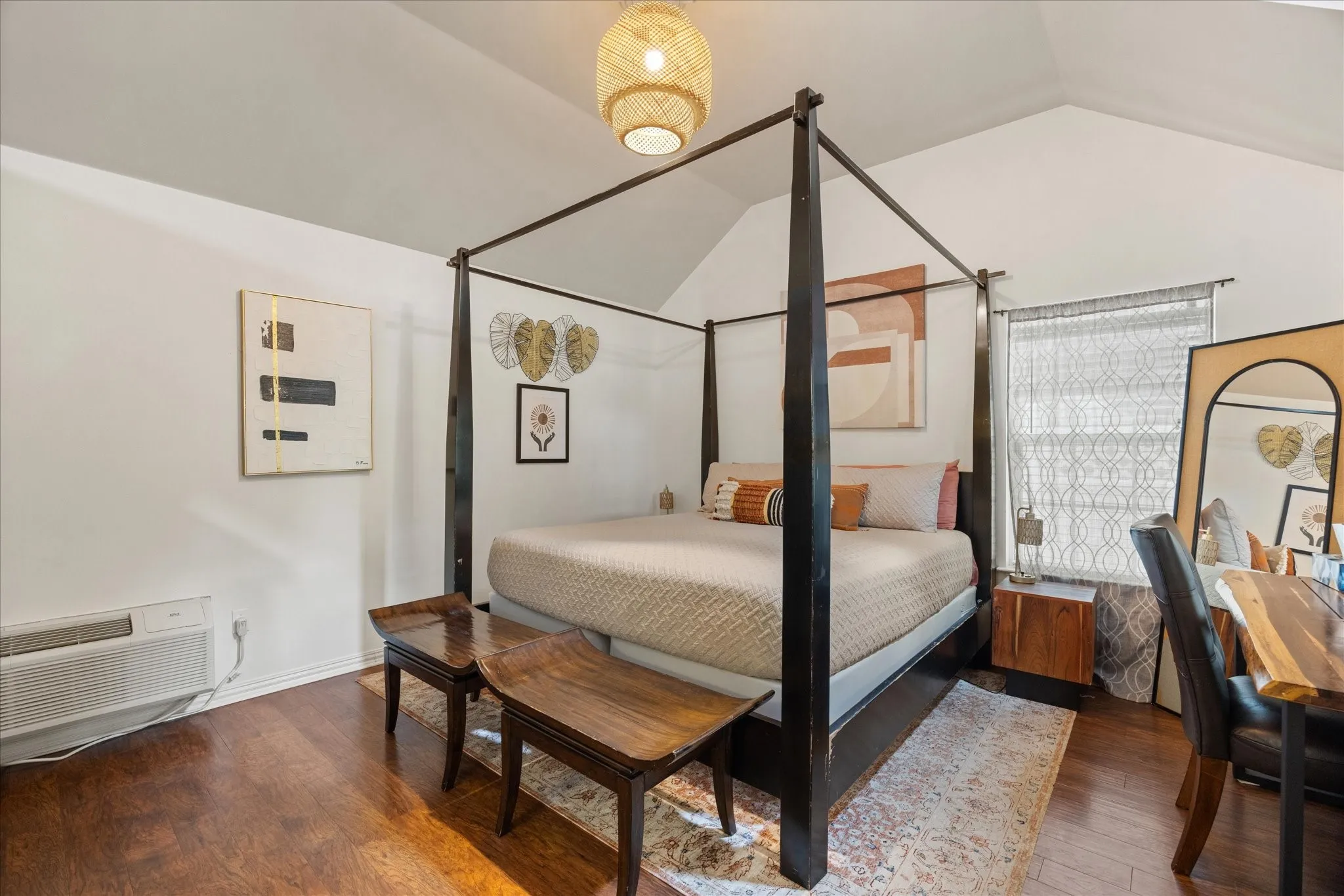 Hotel/Motel For Sale in Hood County , 1002 W Pearl Street, Granbury, Texas 76048, 0, 0, Garage spaces, 3,915 Sqft, built in 1910, Preowned, mls#21185594, Real Estate Agent in Granbury, Homes For Sale in Hood county, Homes For Sale in Granbury, Realtor in Granbury Texas, Real Estate Brokerage Independent Realty Texas, Luminita Cordes Realtor