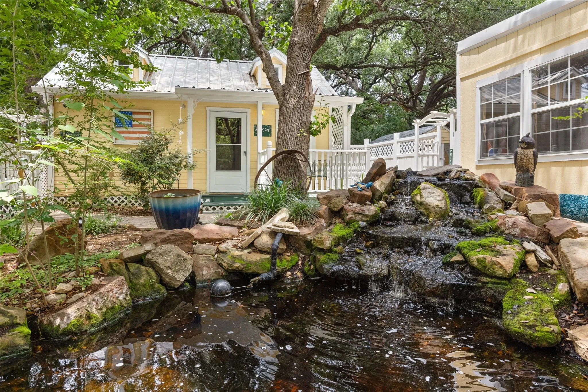 Hotel/Motel For Sale in Hood County , 1002 W Pearl Street, Granbury, Texas 76048, 0, 0, Garage spaces, 3,915 Sqft, built in 1910, Preowned, mls#21185594, Real Estate Agent in Granbury, Homes For Sale in Hood county, Homes For Sale in Granbury, Realtor in Granbury Texas, Real Estate Brokerage Independent Realty Texas, Luminita Cordes Realtor