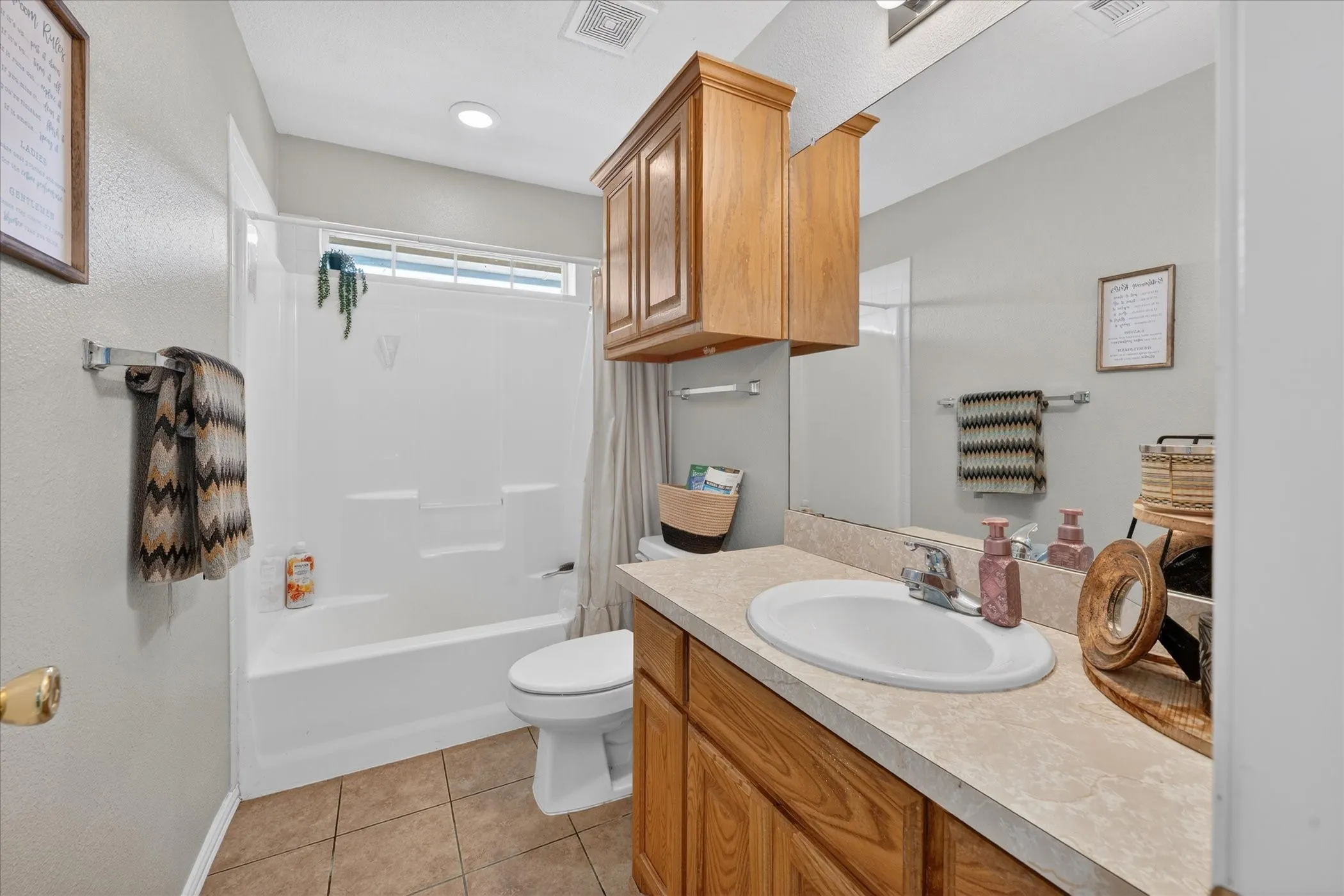 Duplex For Sale in Grayson County , 1185 Greywood Drive, Van Alstyne, Texas 75495, 5 Bedrooms, 4 Bathrooms, 2 Garage spaces, 0 Sqft, built in 2004, Preowned, Price $480,000, mls#21182701, Real Estate Agent in Van Alstyne, Homes For Sale in Grayson county, Homes For Sale in Van Alstyne, Realtor in Van Alstyne Texas, Real Estate Brokerage Independent Realty Texas, Luminita Cordes Realtor