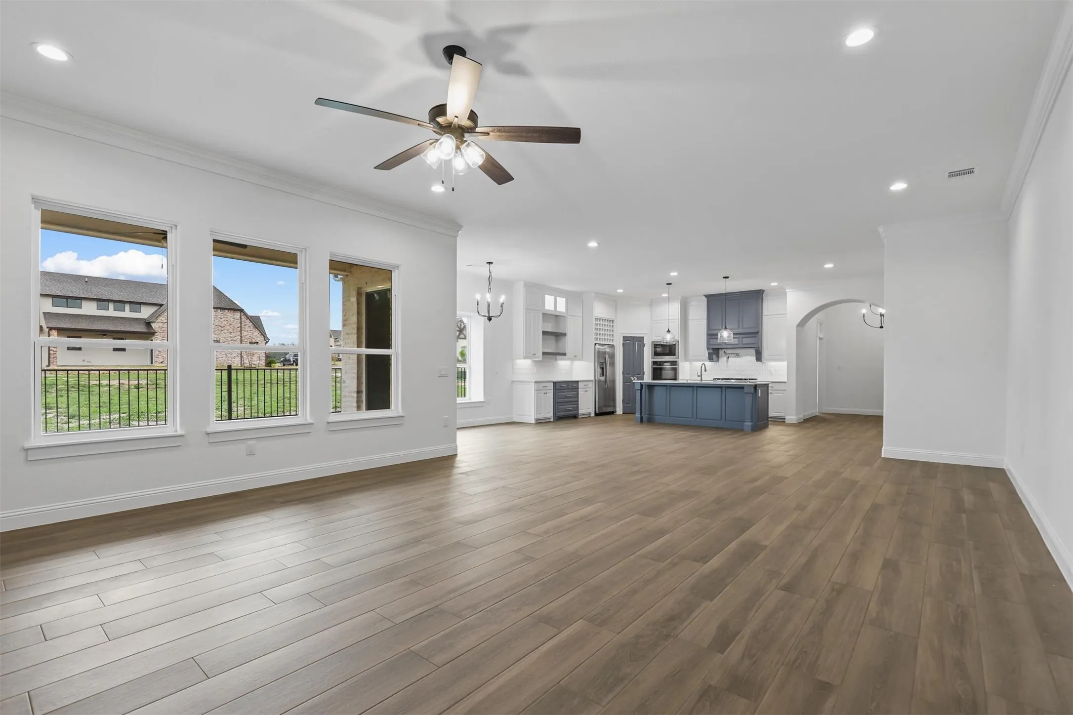 Single Family Residence For Sale in Ellis County , 1645 Ethan Circle, Midlothian, Texas 76065, 3 Bedroom, 2 Bathroom, 2 Garage spaces, 2,730 Sqft, built in 2023, New Construction - Complete, mls#21182412, Real Estate Agent in Midlothian, Homes For Sale in Ellis county, Homes For Sale in Midlothian, Realtor in Midlothian Texas, Real Estate Brokerage Independent Realty Texas, Luminita Cordes Realtor