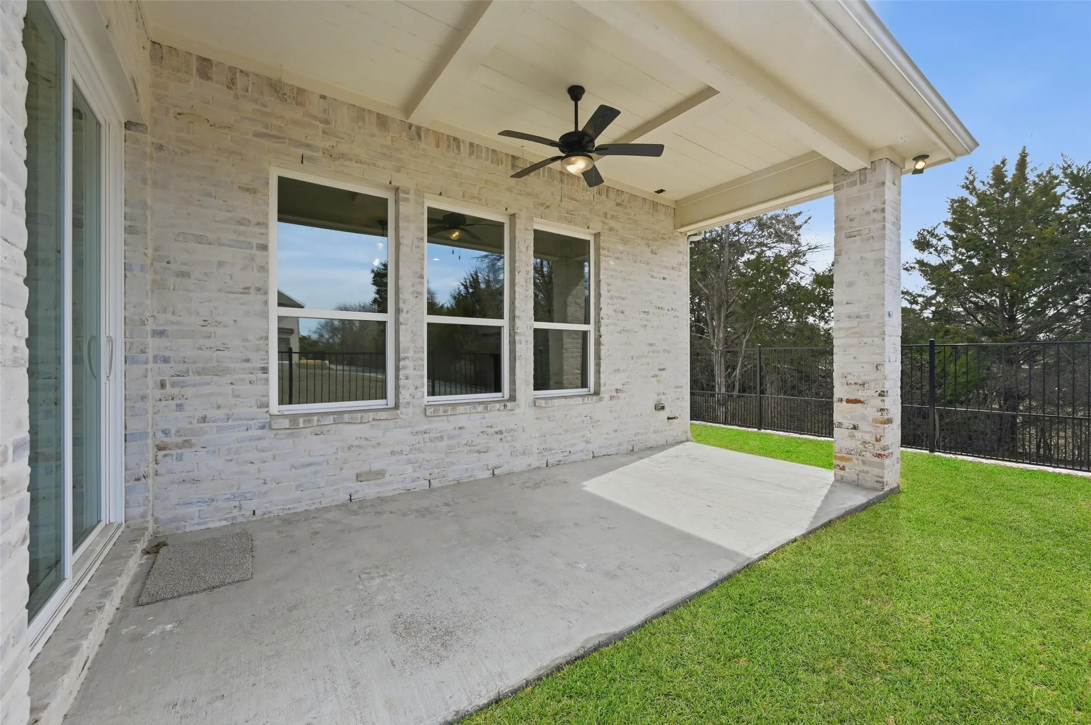 Single Family Residence For Sale in Ellis County , 1645 Ethan Circle, Midlothian, Texas 76065, 3 Bedroom, 2 Bathroom, 2 Garage spaces, 2,730 Sqft, built in 2023, New Construction - Complete, mls#21182412, Real Estate Agent in Midlothian, Homes For Sale in Ellis county, Homes For Sale in Midlothian, Realtor in Midlothian Texas, Real Estate Brokerage Independent Realty Texas, Luminita Cordes Realtor