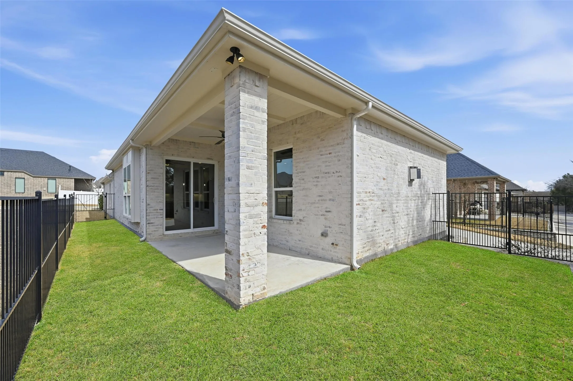 Single Family Residence For Sale in Ellis County , 1645 Ethan Circle, Midlothian, Texas 76065, 3 Bedroom, 2 Bathroom, 2 Garage spaces, 2,730 Sqft, built in 2023, New Construction - Complete, mls#21182412, Real Estate Agent in Midlothian, Homes For Sale in Ellis county, Homes For Sale in Midlothian, Realtor in Midlothian Texas, Real Estate Brokerage Independent Realty Texas, Luminita Cordes Realtor