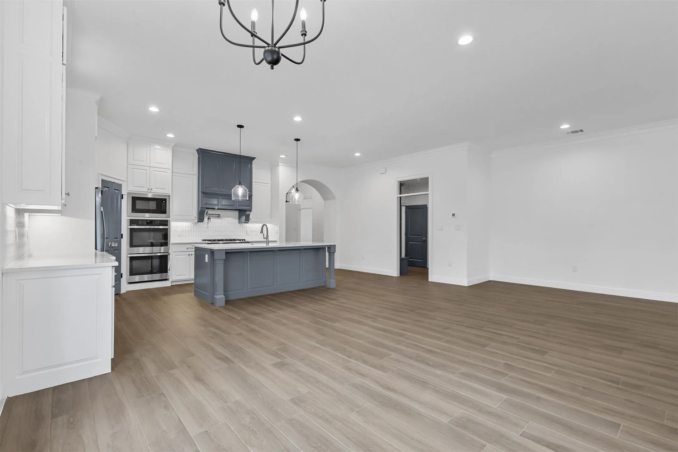 Single Family Residence For Sale in Ellis County , 1645 Ethan Circle, Midlothian, Texas 76065, 3 Bedroom, 2 Bathroom, 2 Garage spaces, 2,730 Sqft, built in 2023, New Construction - Complete, mls#21182412, Real Estate Agent in Midlothian, Homes For Sale in Ellis county, Homes For Sale in Midlothian, Realtor in Midlothian Texas, Real Estate Brokerage Independent Realty Texas, Luminita Cordes Realtor