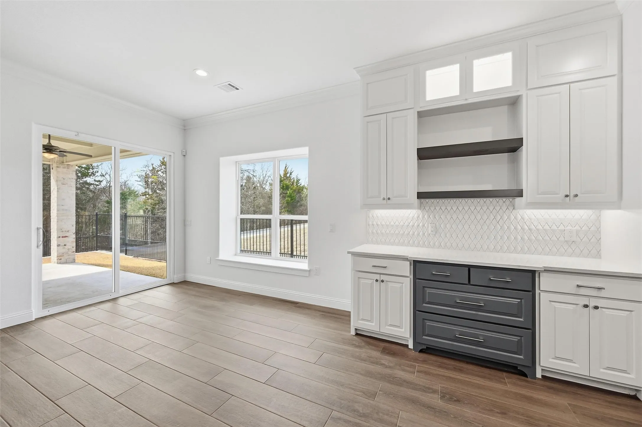Single Family Residence For Sale in Ellis County , 1645 Ethan Circle, Midlothian, Texas 76065, 3 Bedroom, 2 Bathroom, 2 Garage spaces, 2,730 Sqft, built in 2023, New Construction - Complete, mls#21182412, Real Estate Agent in Midlothian, Homes For Sale in Ellis county, Homes For Sale in Midlothian, Realtor in Midlothian Texas, Real Estate Brokerage Independent Realty Texas, Luminita Cordes Realtor