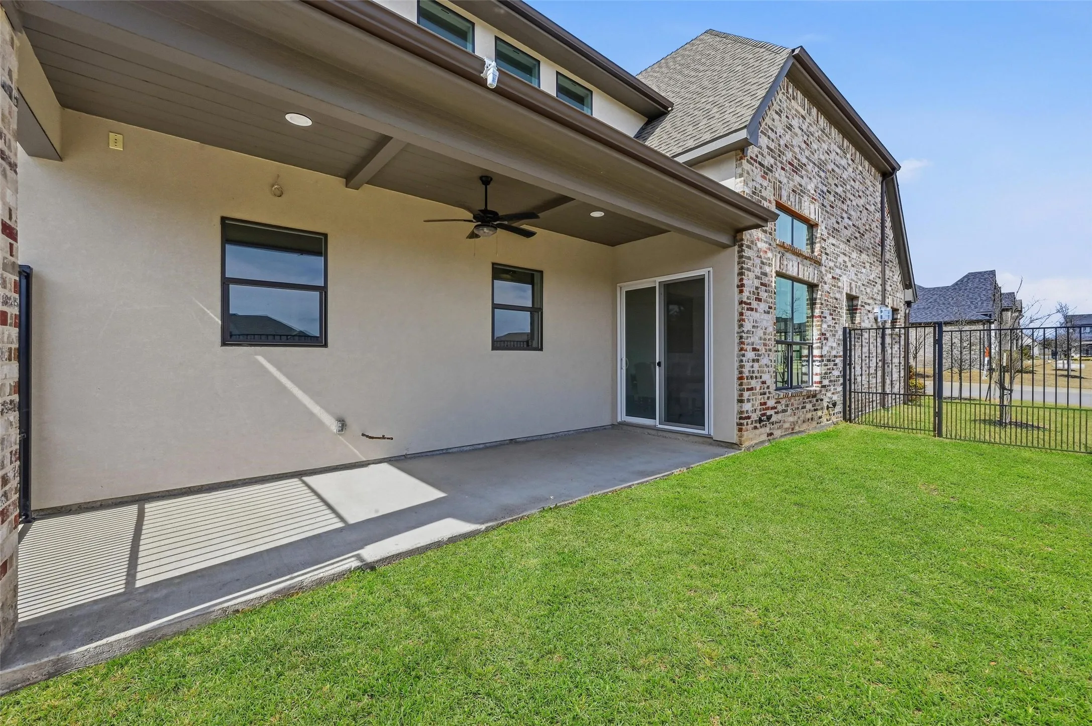 Single Family Residence For Sale in Ellis County , 1657 Ethan Circle, Midlothian, Texas 76065, 3 Bedroom, 3 Bathroom, 2 Garage spaces, 3,152 Sqft, built in 2023, New Construction - Complete, mls#21182403, Real Estate Agent in Midlothian, Homes For Sale in Ellis county, Homes For Sale in Midlothian, Realtor in Midlothian Texas, Real Estate Brokerage Independent Realty Texas, Luminita Cordes Realtor