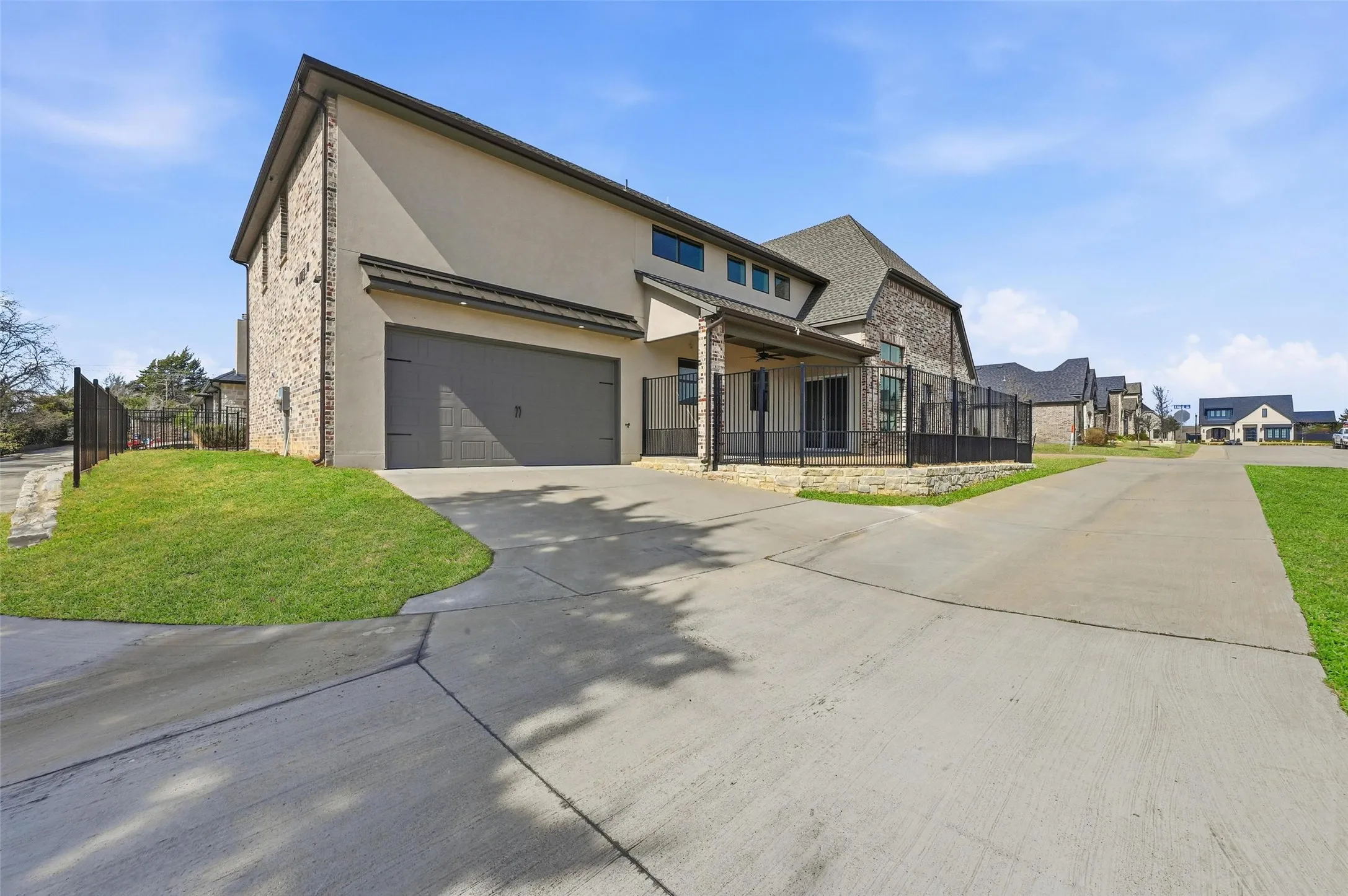 Single Family Residence For Sale in Ellis County , 1657 Ethan Circle, Midlothian, Texas 76065, 3 Bedroom, 3 Bathroom, 2 Garage spaces, 3,152 Sqft, built in 2023, New Construction - Complete, mls#21182403, Real Estate Agent in Midlothian, Homes For Sale in Ellis county, Homes For Sale in Midlothian, Realtor in Midlothian Texas, Real Estate Brokerage Independent Realty Texas, Luminita Cordes Realtor