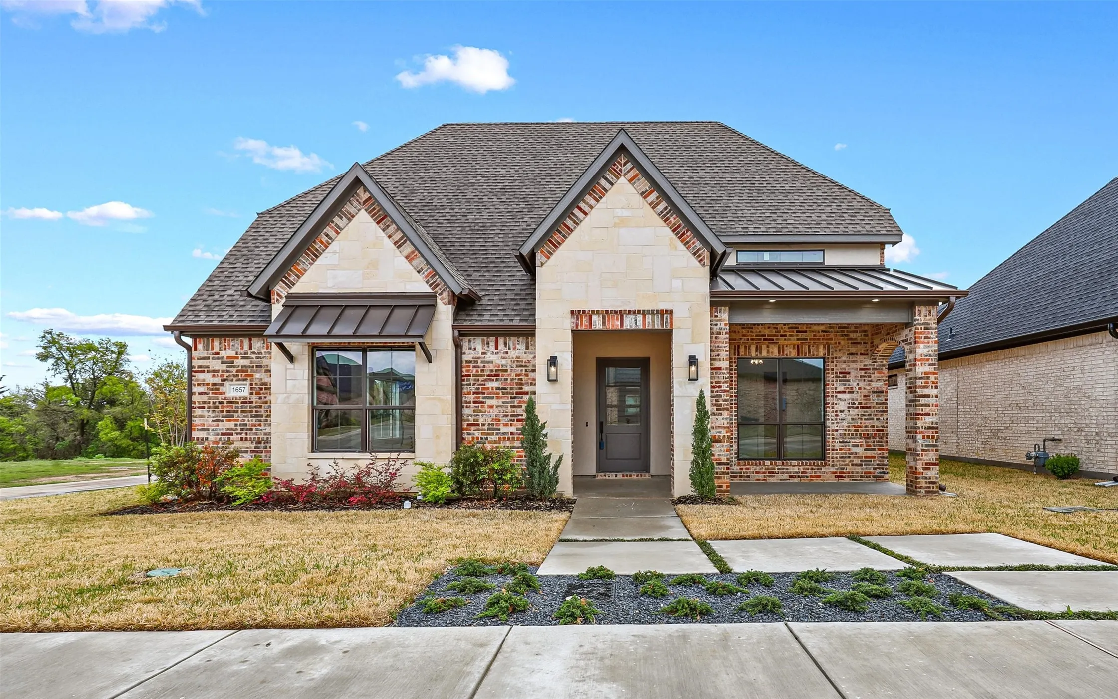 Single Family Residence For Sale in Ellis County , 1657 Ethan Circle, Midlothian, Texas 76065, 3 Bedroom, 3 Bathroom, 2 Garage spaces, 3,152 Sqft, built in 2023, New Construction - Complete, mls#21182403, Real Estate Agent in Midlothian, Homes For Sale in Ellis county, Homes For Sale in Midlothian, Realtor in Midlothian Texas, Real Estate Brokerage Independent Realty Texas, Luminita Cordes Realtor