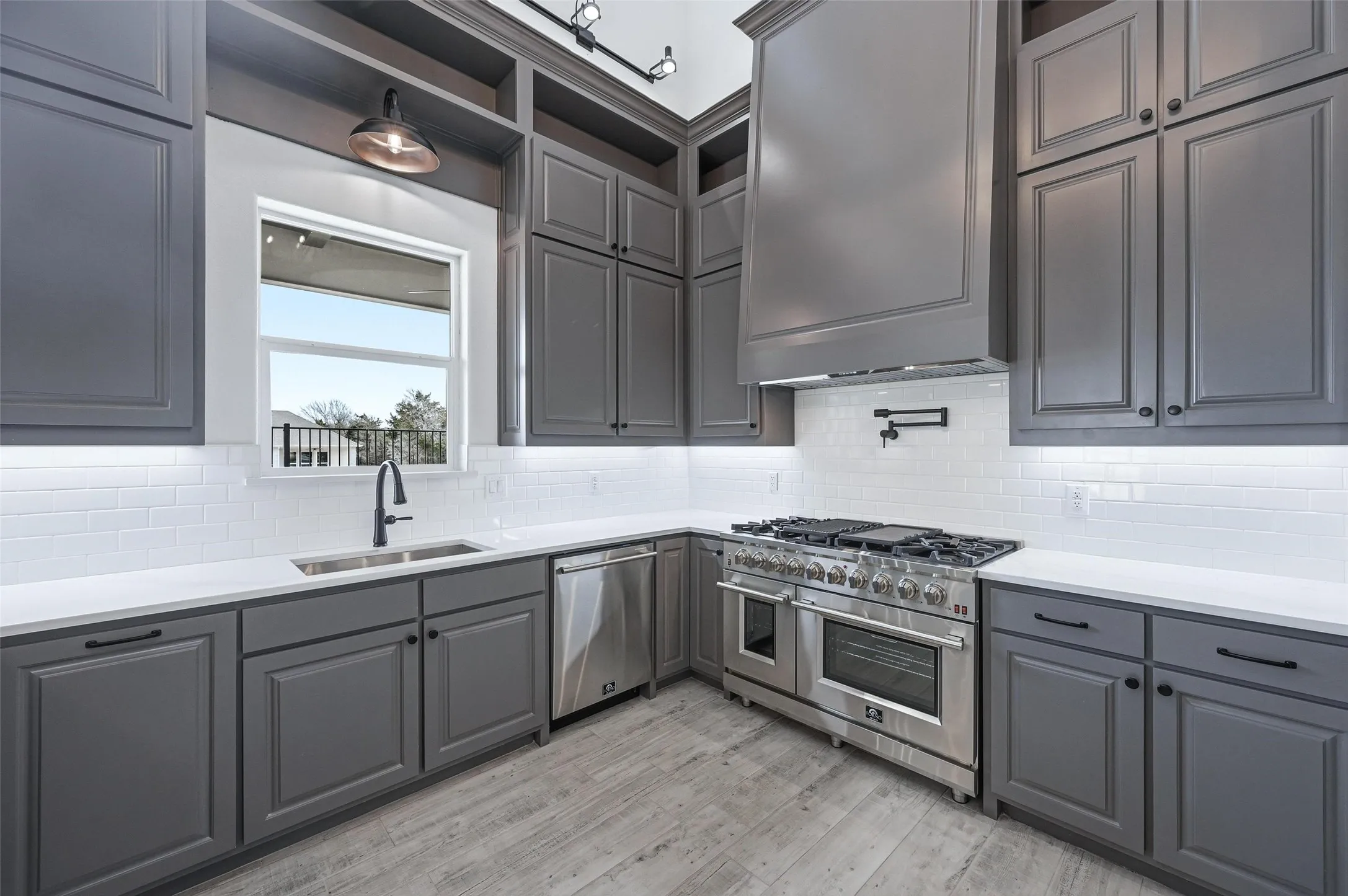 Single Family Residence For Sale in Ellis County , 1657 Ethan Circle, Midlothian, Texas 76065, 3 Bedroom, 3 Bathroom, 2 Garage spaces, 3,152 Sqft, built in 2023, New Construction - Complete, mls#21182403, Real Estate Agent in Midlothian, Homes For Sale in Ellis county, Homes For Sale in Midlothian, Realtor in Midlothian Texas, Real Estate Brokerage Independent Realty Texas, Luminita Cordes Realtor