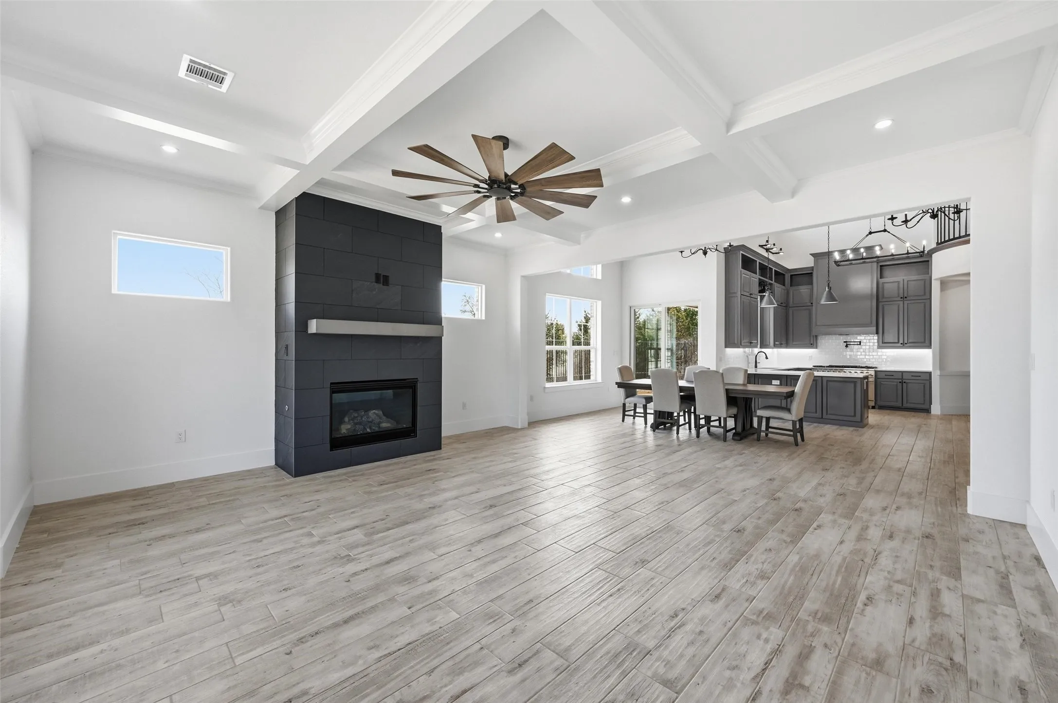 Single Family Residence For Sale in Ellis County , 1657 Ethan Circle, Midlothian, Texas 76065, 3 Bedroom, 3 Bathroom, 2 Garage spaces, 3,152 Sqft, built in 2023, New Construction - Complete, mls#21182403, Real Estate Agent in Midlothian, Homes For Sale in Ellis county, Homes For Sale in Midlothian, Realtor in Midlothian Texas, Real Estate Brokerage Independent Realty Texas, Luminita Cordes Realtor