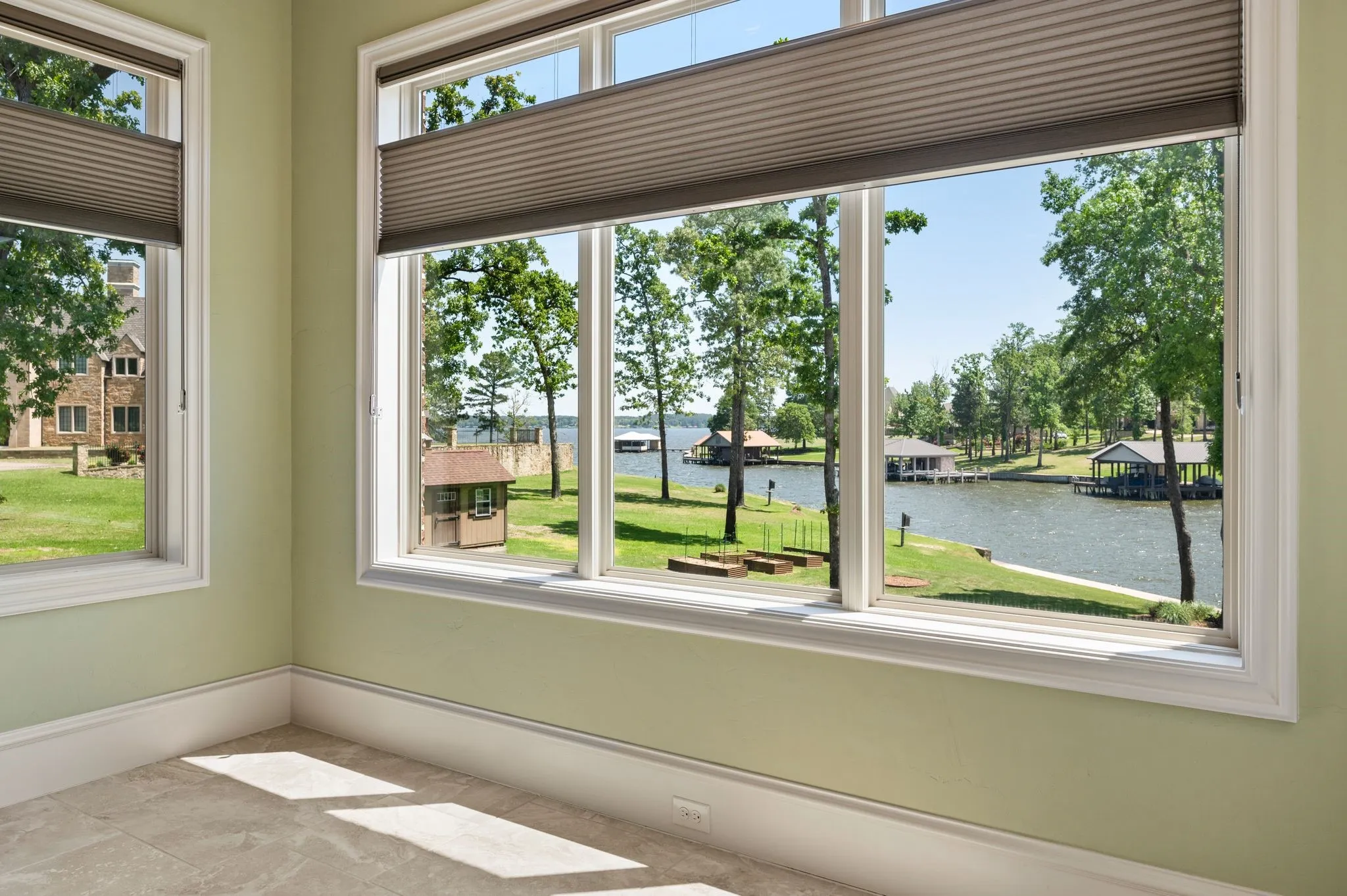 Single Family Residence For Sale in Henderson County , 5581 Nancy Circle, Chandler, Texas 75758, 4 Bedroom, 5 Bathroom, 3 Garage spaces, 6,317 Sqft, built in 2012, Preowned, mls#21163847, Real Estate Agent in Chandler, Homes For Sale in Henderson county, Homes For Sale in Chandler, Realtor in Chandler Texas, Real Estate Brokerage Independent Realty Texas, Luminita Cordes Realtor