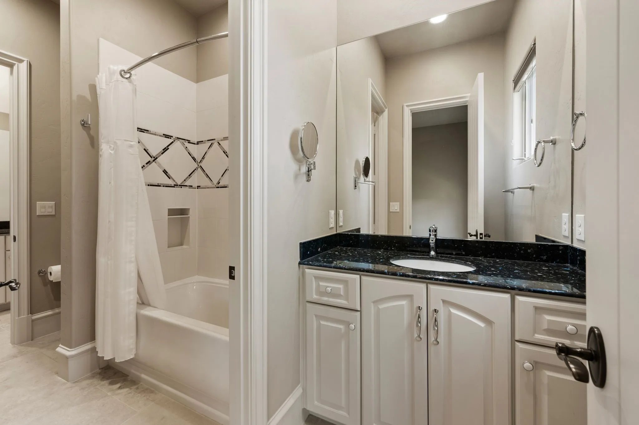 Single Family Residence For Sale in Henderson County , 5581 Nancy Circle, Chandler, Texas 75758, 4 Bedroom, 5 Bathroom, 3 Garage spaces, 6,317 Sqft, built in 2012, Preowned, mls#21163847, Real Estate Agent in Chandler, Homes For Sale in Henderson county, Homes For Sale in Chandler, Realtor in Chandler Texas, Real Estate Brokerage Independent Realty Texas, Luminita Cordes Realtor