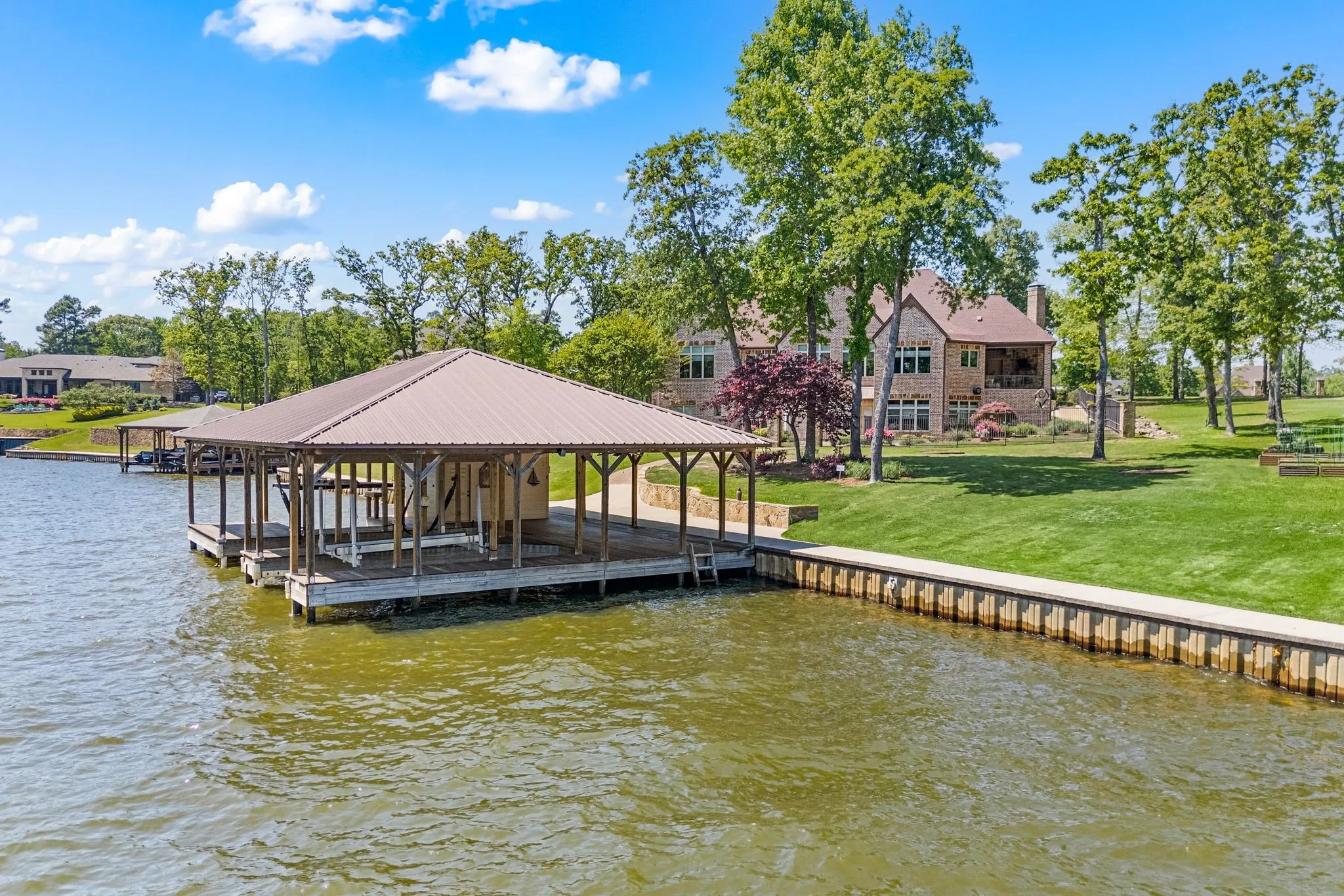 Single Family Residence For Sale in Henderson County , 5581 Nancy Circle, Chandler, Texas 75758, 4 Bedroom, 5 Bathroom, 3 Garage spaces, 6,317 Sqft, built in 2012, Preowned, mls#21163847, Real Estate Agent in Chandler, Homes For Sale in Henderson county, Homes For Sale in Chandler, Realtor in Chandler Texas, Real Estate Brokerage Independent Realty Texas, Luminita Cordes Realtor