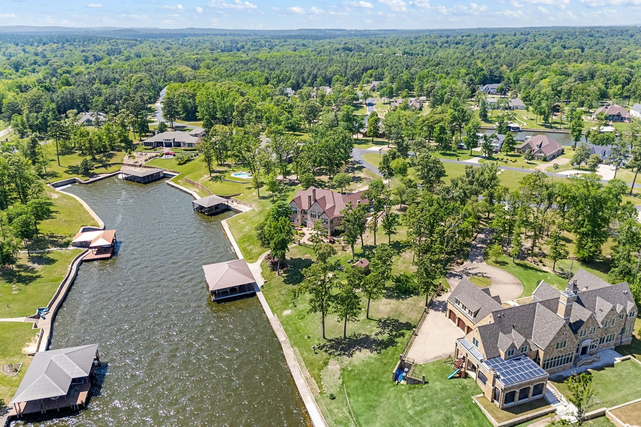 Single Family Residence For Sale in Henderson County , 5581 Nancy Circle, Chandler, Texas 75758, 4 Bedroom, 5 Bathroom, 3 Garage spaces, 6,317 Sqft, built in 2012, Preowned, mls#21163847, Real Estate Agent in Chandler, Homes For Sale in Henderson county, Homes For Sale in Chandler, Realtor in Chandler Texas, Real Estate Brokerage Independent Realty Texas, Luminita Cordes Realtor
