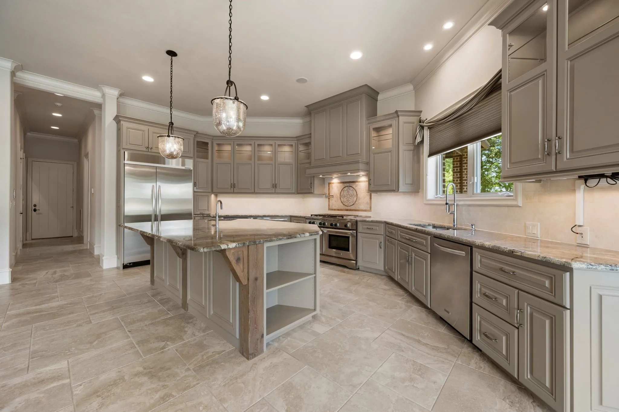 Single Family Residence For Sale in Henderson County , 5581 Nancy Circle, Chandler, Texas 75758, 4 Bedroom, 5 Bathroom, 3 Garage spaces, 6,317 Sqft, built in 2012, Preowned, mls#21163847, Real Estate Agent in Chandler, Homes For Sale in Henderson county, Homes For Sale in Chandler, Realtor in Chandler Texas, Real Estate Brokerage Independent Realty Texas, Luminita Cordes Realtor