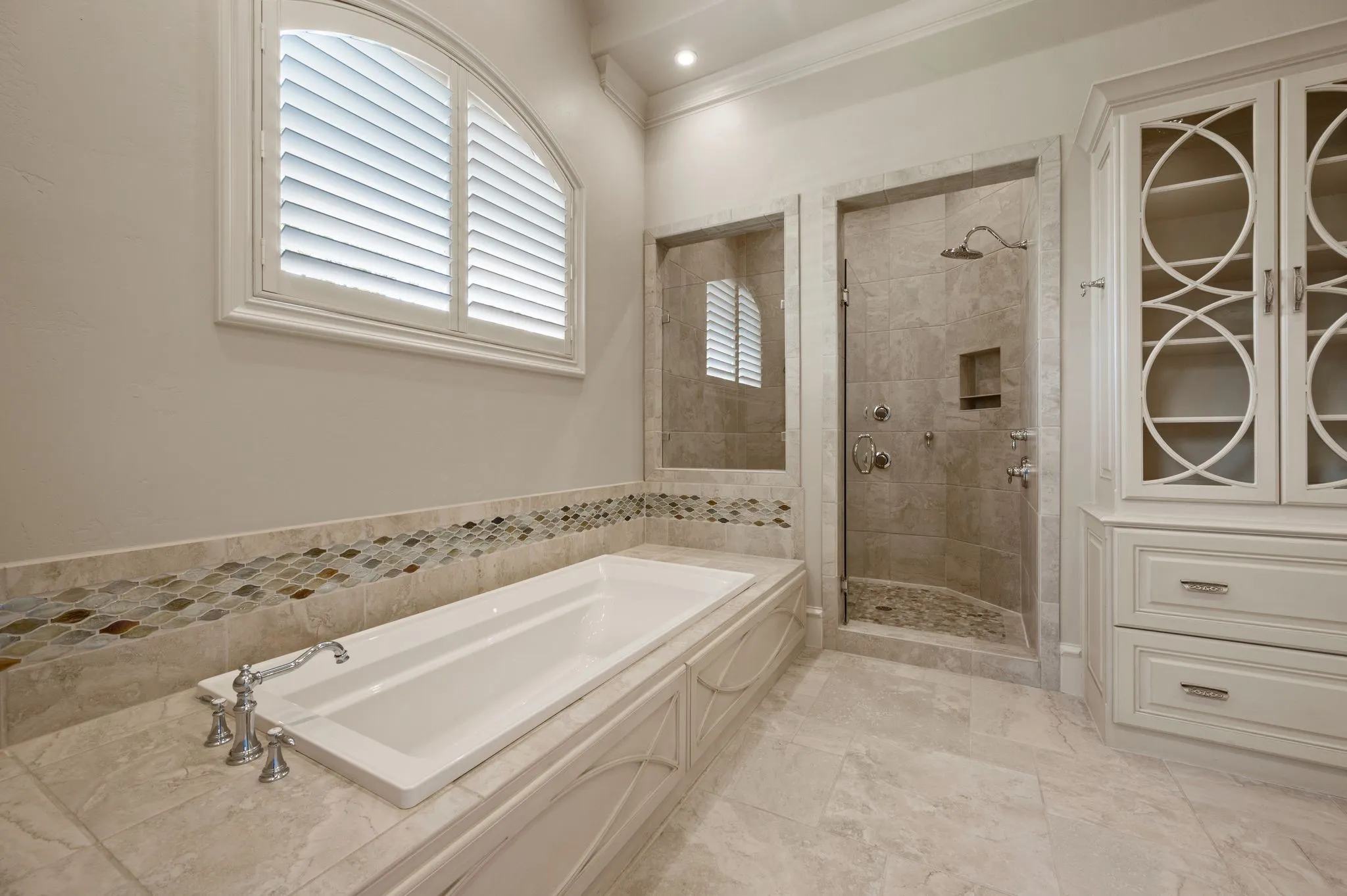 Single Family Residence For Sale in Henderson County , 5581 Nancy Circle, Chandler, Texas 75758, 4 Bedroom, 5 Bathroom, 3 Garage spaces, 6,317 Sqft, built in 2012, Preowned, mls#21163847, Real Estate Agent in Chandler, Homes For Sale in Henderson county, Homes For Sale in Chandler, Realtor in Chandler Texas, Real Estate Brokerage Independent Realty Texas, Luminita Cordes Realtor