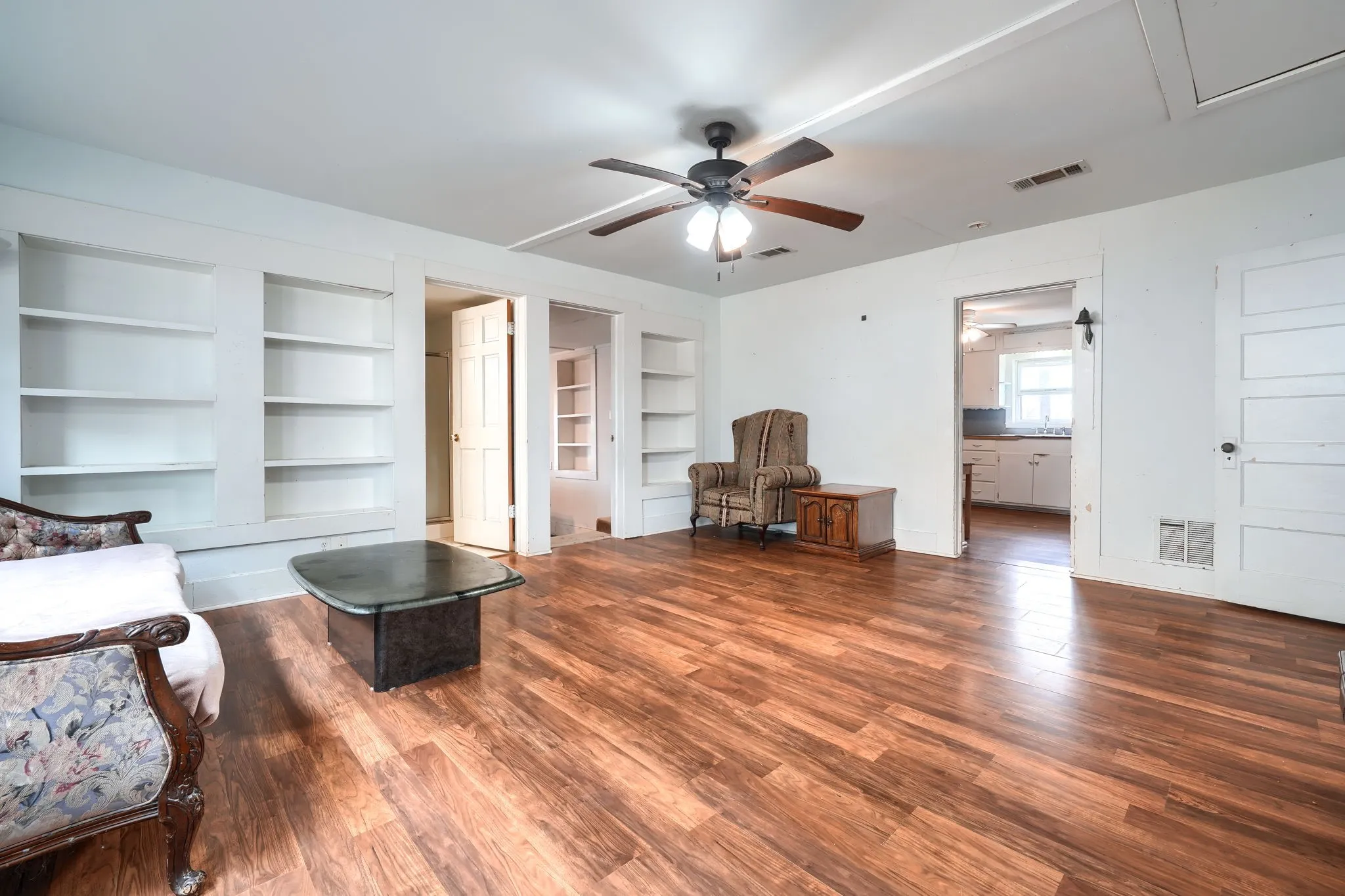 Single Family Residence For Sale in Van Zandt County , 33734 Fm 47, Mabank, Texas 75147, 2 Bedroom, 2 Bathroom, Garage spaces, 1,900 Sqft, built in 1936, Price $400,000, mls#21183391, Real Estate Agent in Mabank, Homes For Sale in Van Zandt county, Homes For Sale in Mabank, Realtor in Mabank Texas, Real Estate Brokerage Independent Realty Texas, Luminita Cordes Realtor