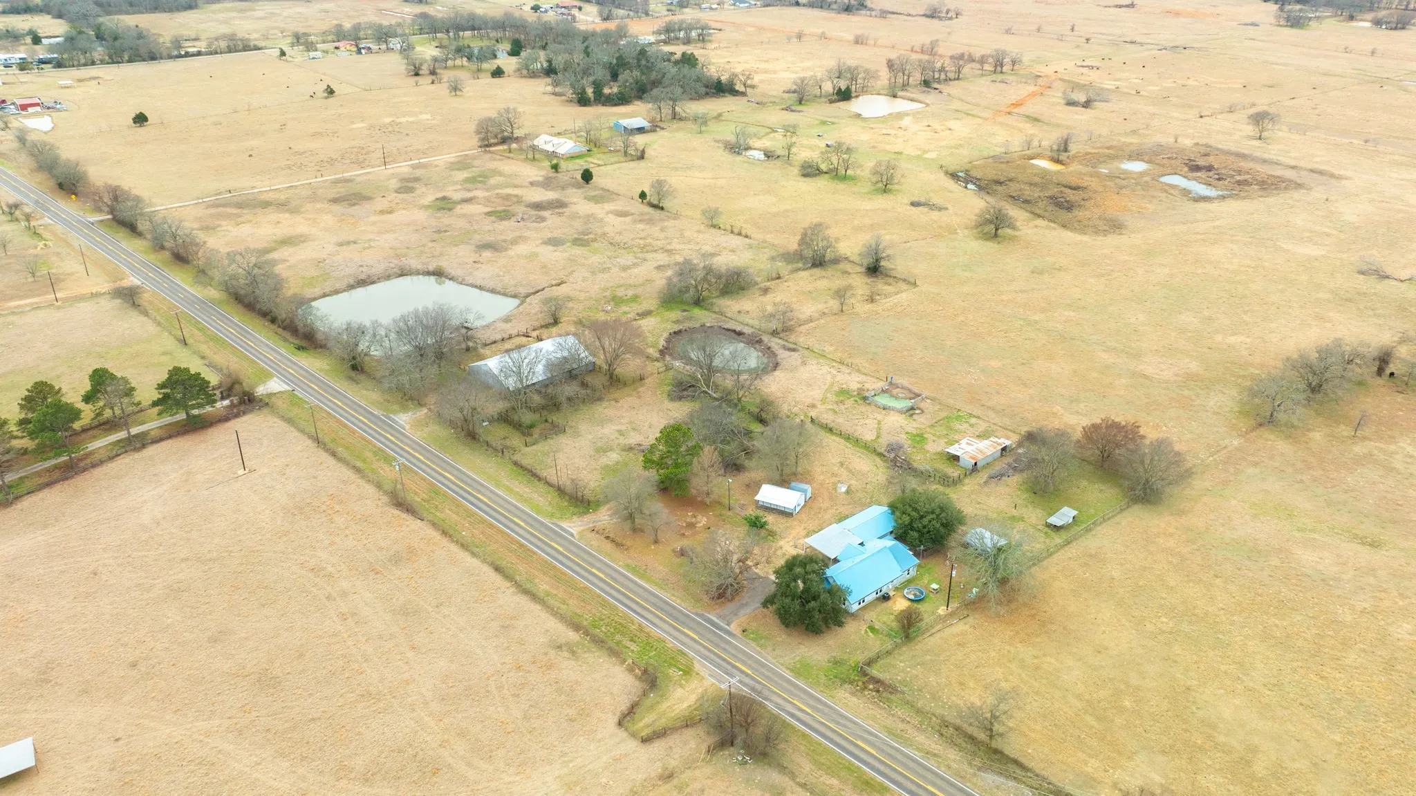 Single Family Residence For Sale in Van Zandt County , 33734 Fm 47, Mabank, Texas 75147, 2 Bedroom, 2 Bathroom, Garage spaces, 1,900 Sqft, built in 1936, Price $400,000, mls#21183391, Real Estate Agent in Mabank, Homes For Sale in Van Zandt county, Homes For Sale in Mabank, Realtor in Mabank Texas, Real Estate Brokerage Independent Realty Texas, Luminita Cordes Realtor