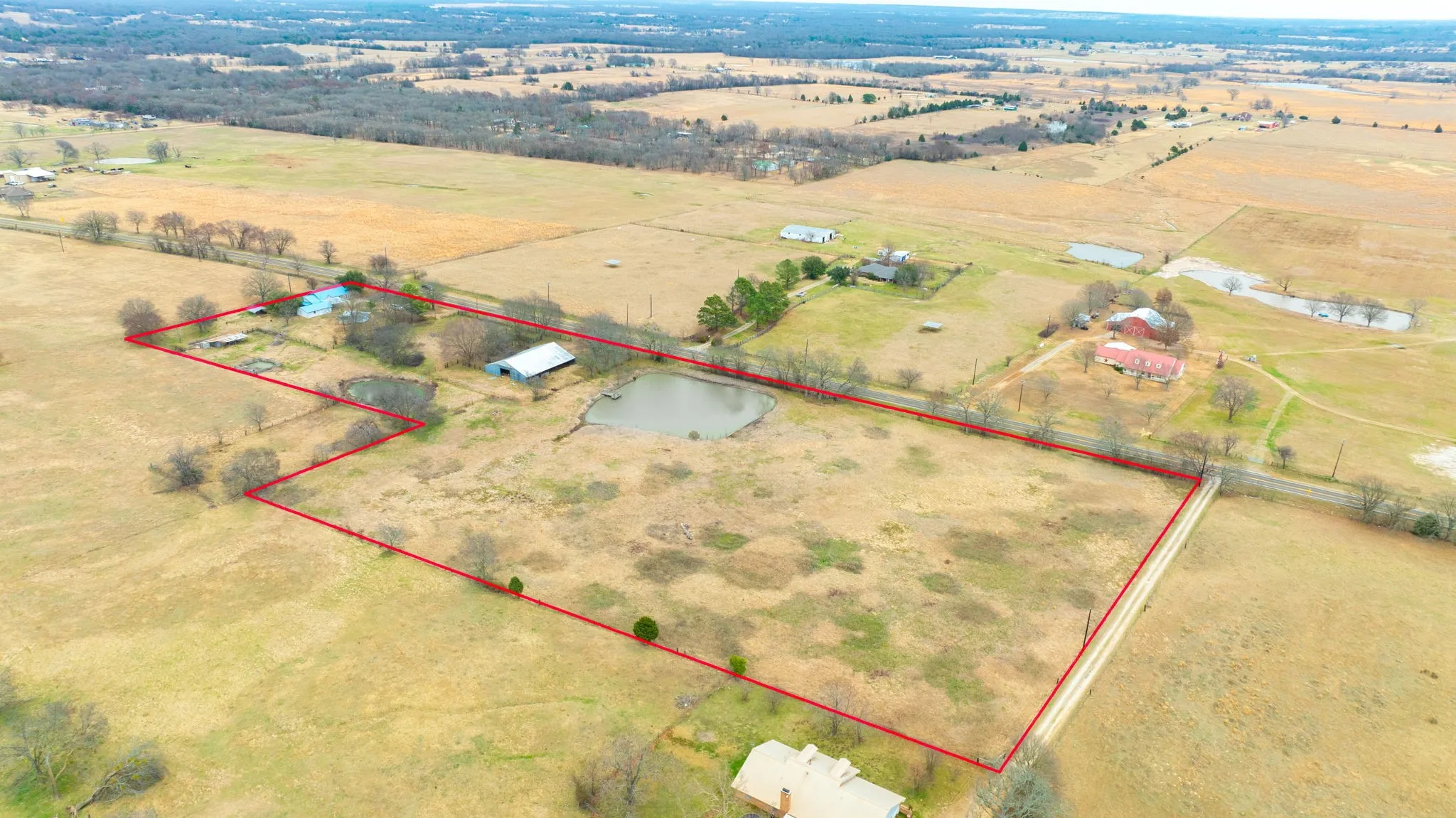 Single Family Residence For Sale in Van Zandt County , 33734 Fm 47, Mabank, Texas 75147, 2 Bedroom, 2 Bathroom, Garage spaces, 1,900 Sqft, built in 1936, Price $400,000, mls#21183391, Real Estate Agent in Mabank, Homes For Sale in Van Zandt county, Homes For Sale in Mabank, Realtor in Mabank Texas, Real Estate Brokerage Independent Realty Texas, Luminita Cordes Realtor