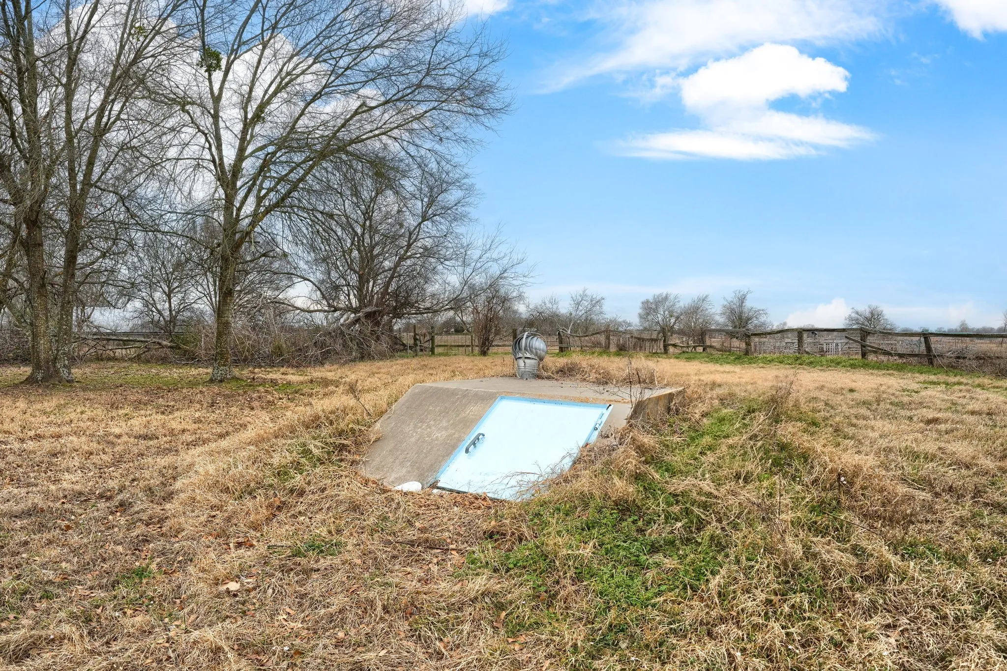 Single Family Residence For Sale in Van Zandt County , 33734 Fm 47, Mabank, Texas 75147, 2 Bedroom, 2 Bathroom, Garage spaces, 1,900 Sqft, built in 1936, Price $400,000, mls#21183391, Real Estate Agent in Mabank, Homes For Sale in Van Zandt county, Homes For Sale in Mabank, Realtor in Mabank Texas, Real Estate Brokerage Independent Realty Texas, Luminita Cordes Realtor