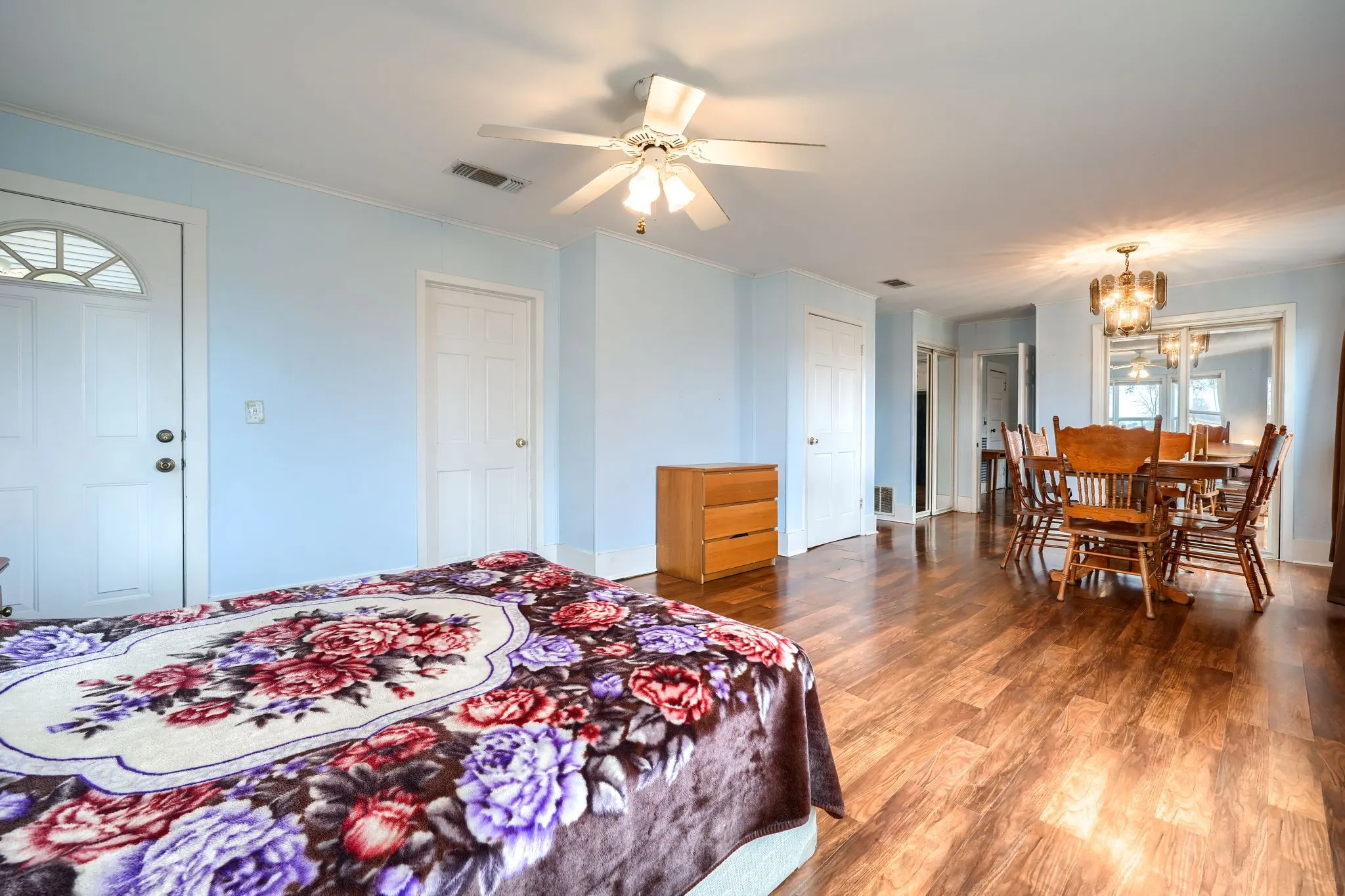 Single Family Residence For Sale in Van Zandt County , 33734 Fm 47, Mabank, Texas 75147, 2 Bedroom, 2 Bathroom, Garage spaces, 1,900 Sqft, built in 1936, Price $400,000, mls#21183391, Real Estate Agent in Mabank, Homes For Sale in Van Zandt county, Homes For Sale in Mabank, Realtor in Mabank Texas, Real Estate Brokerage Independent Realty Texas, Luminita Cordes Realtor