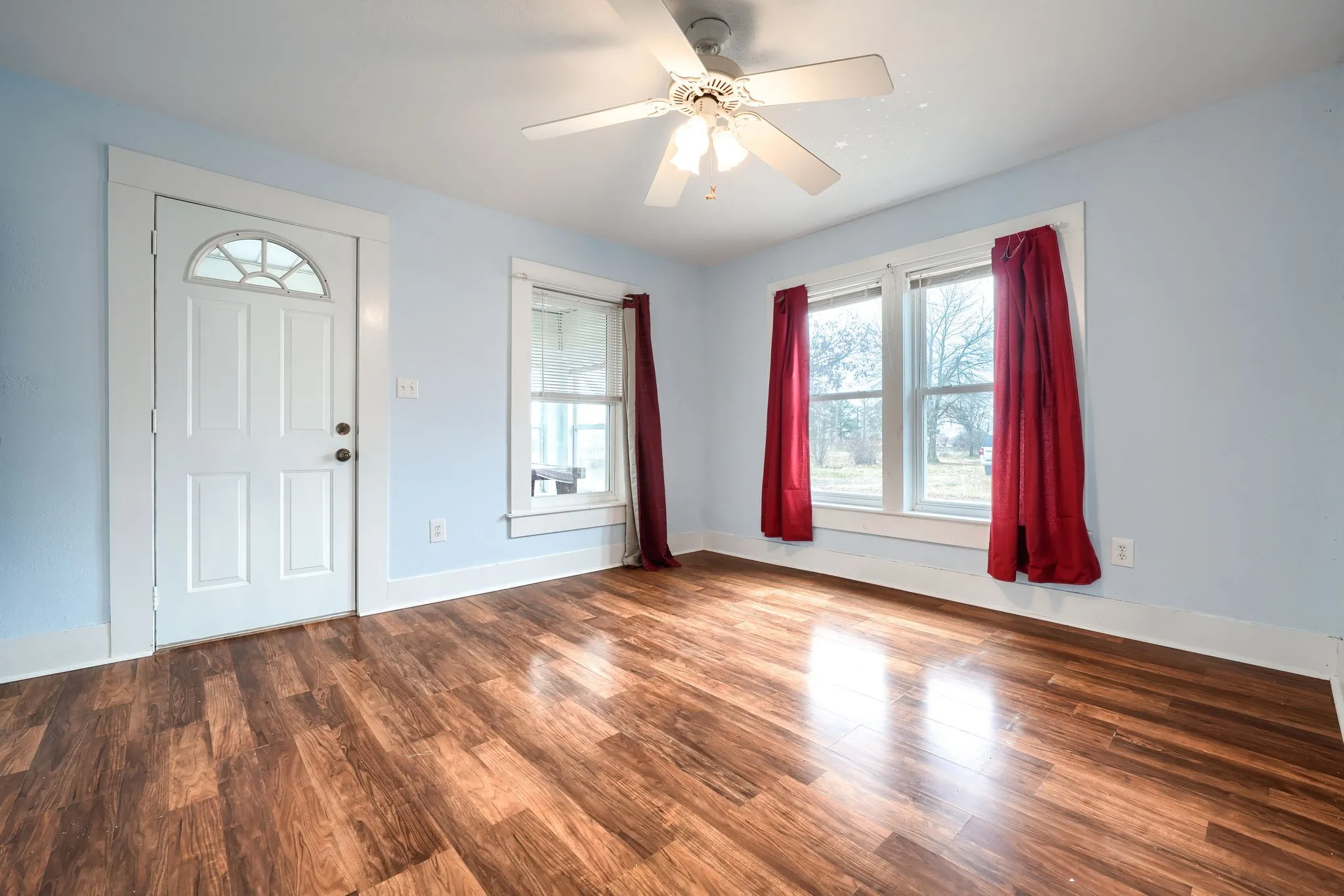 Single Family Residence For Sale in Van Zandt County , 33734 Fm 47, Mabank, Texas 75147, 2 Bedroom, 2 Bathroom, Garage spaces, 1,900 Sqft, built in 1936, Price $400,000, mls#21183391, Real Estate Agent in Mabank, Homes For Sale in Van Zandt county, Homes For Sale in Mabank, Realtor in Mabank Texas, Real Estate Brokerage Independent Realty Texas, Luminita Cordes Realtor